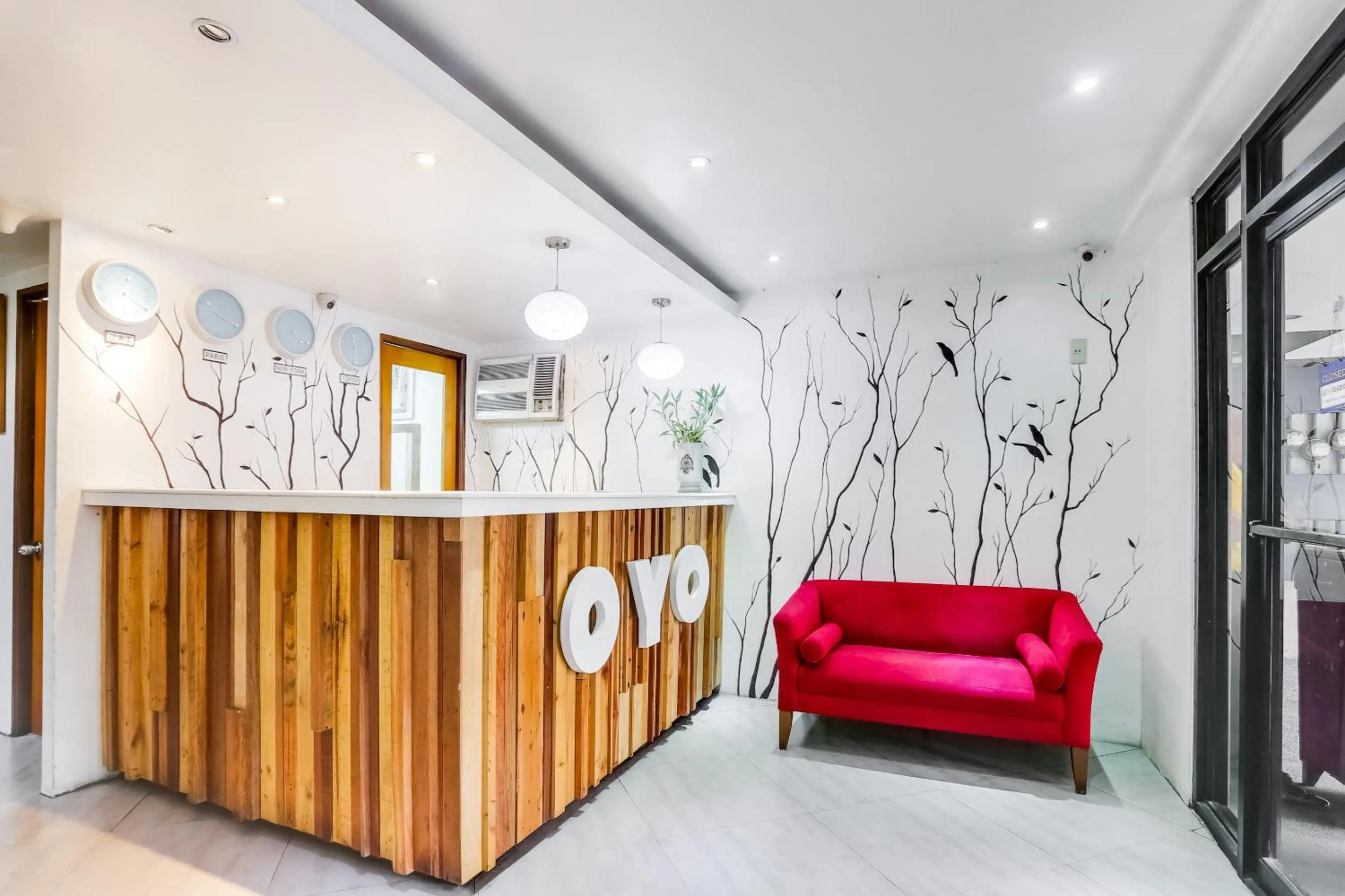 Lobby or reception in Royale Parc Inn & Suites