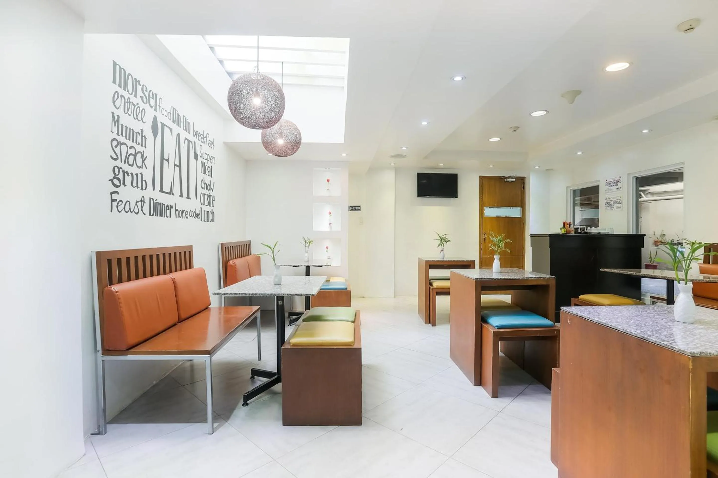 Lobby or reception in Royale Parc Inn & Suites