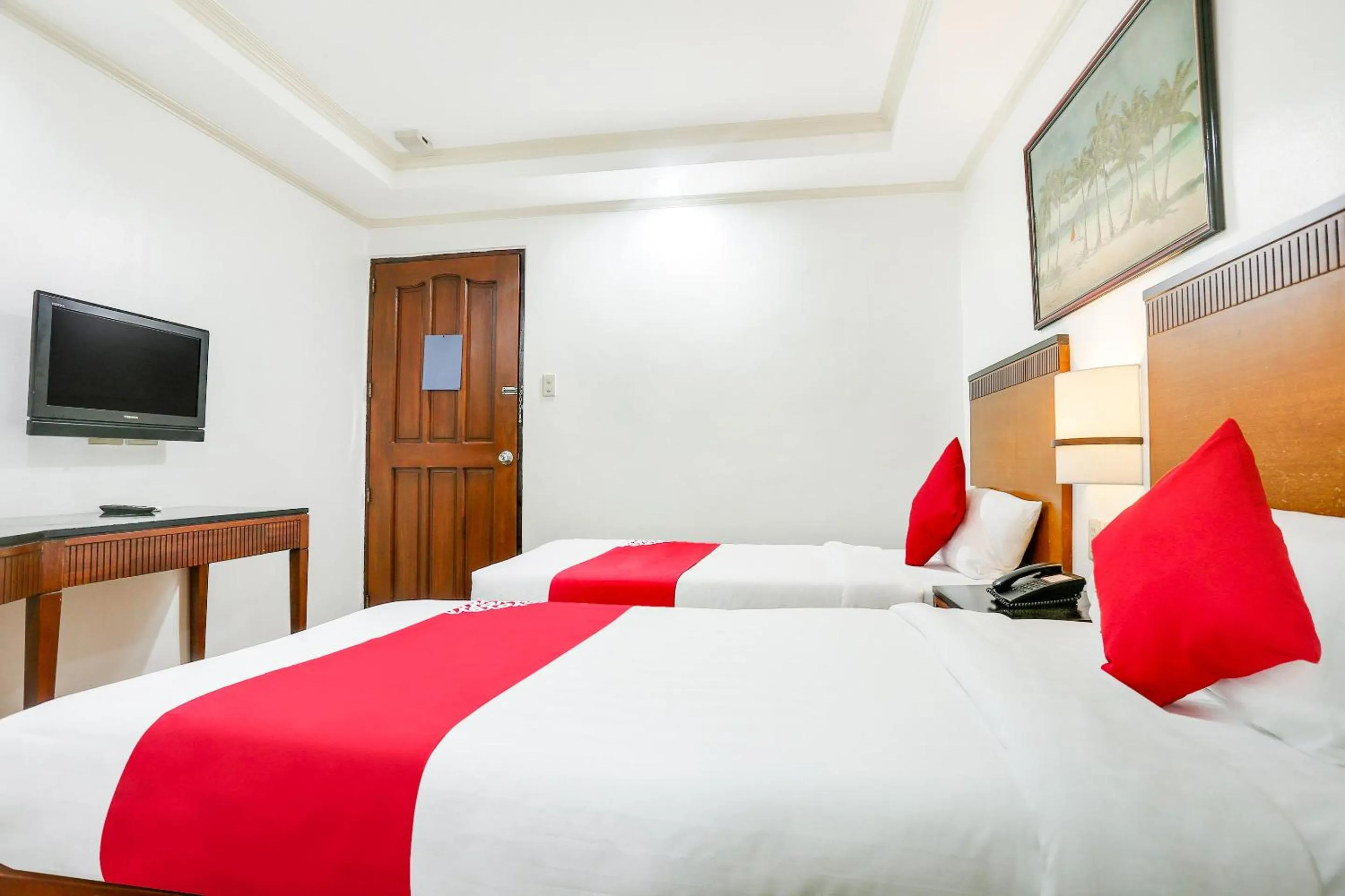 Bedroom in Royale Parc Inn & Suites