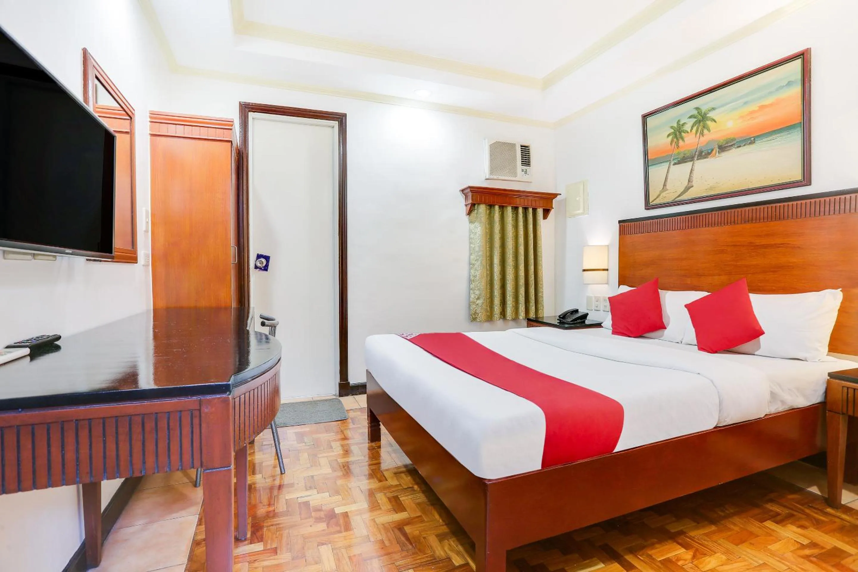 Deluxe Double Room in Royale Parc Inn & Suites