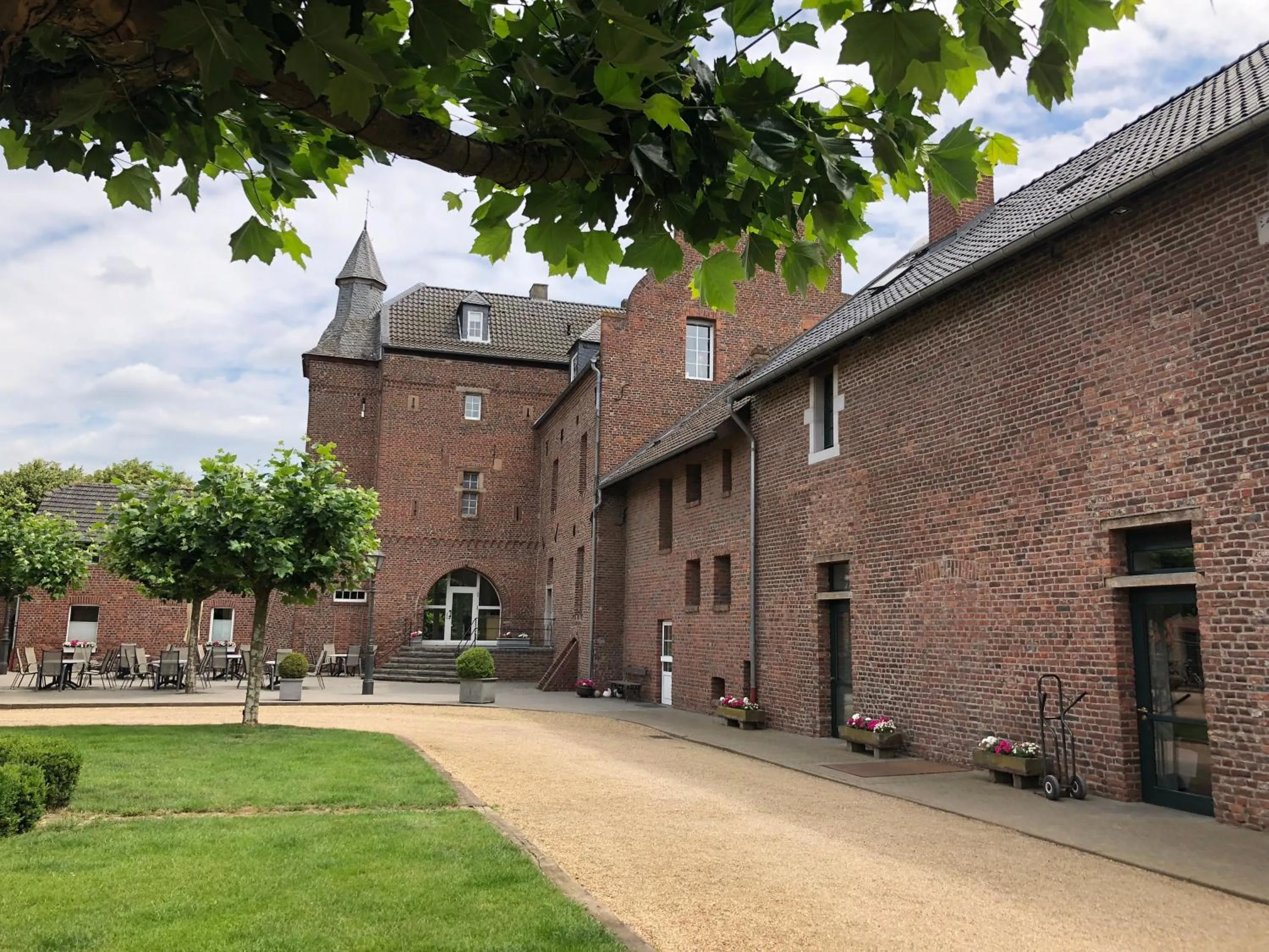 Property building in Burg Obbendorf