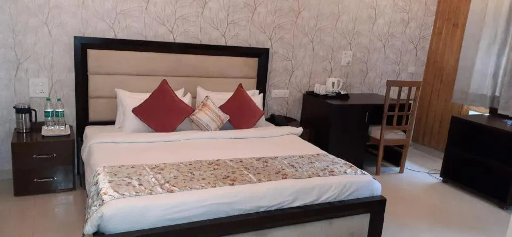 Living room, Bed in Four Banyans Spirit & Nature Resort