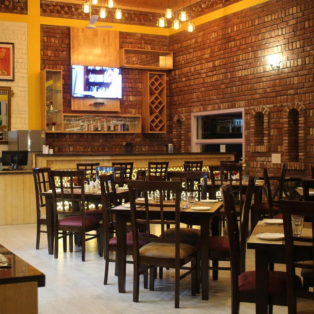 Restaurant/places to eat in Four Banyans Spirit & Nature Resort