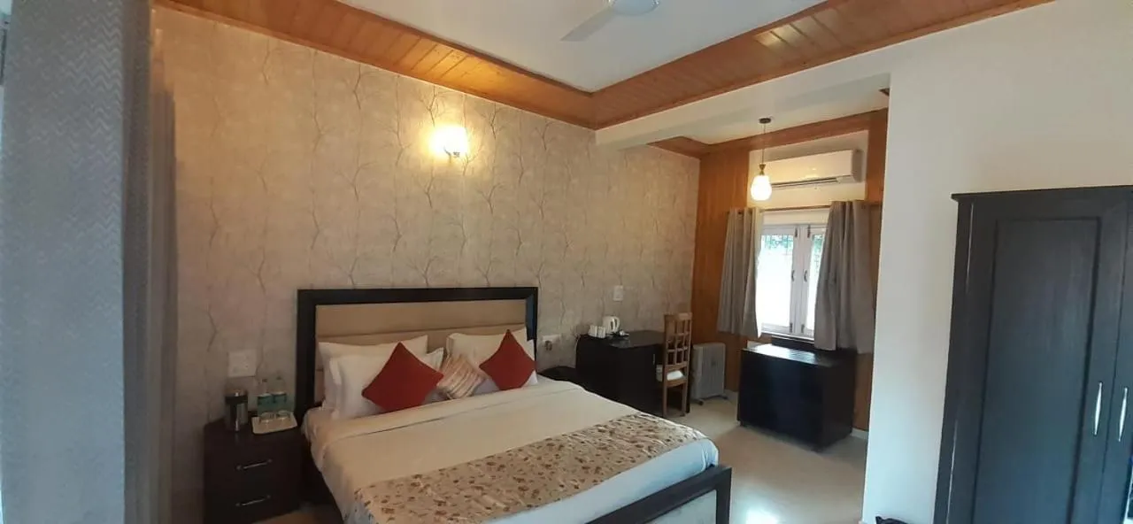 Bed in Four Banyans Spirit & Nature Resort