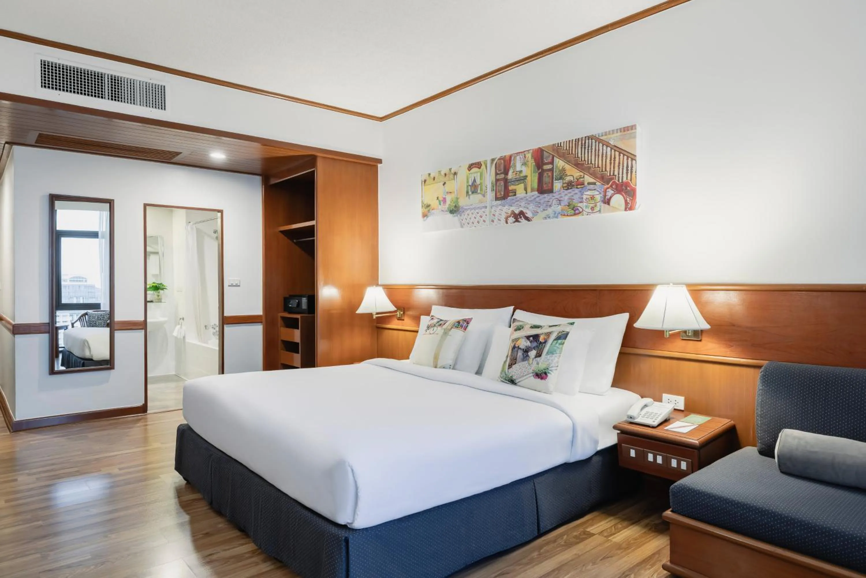 Bed in Royal Phuket City Hotel