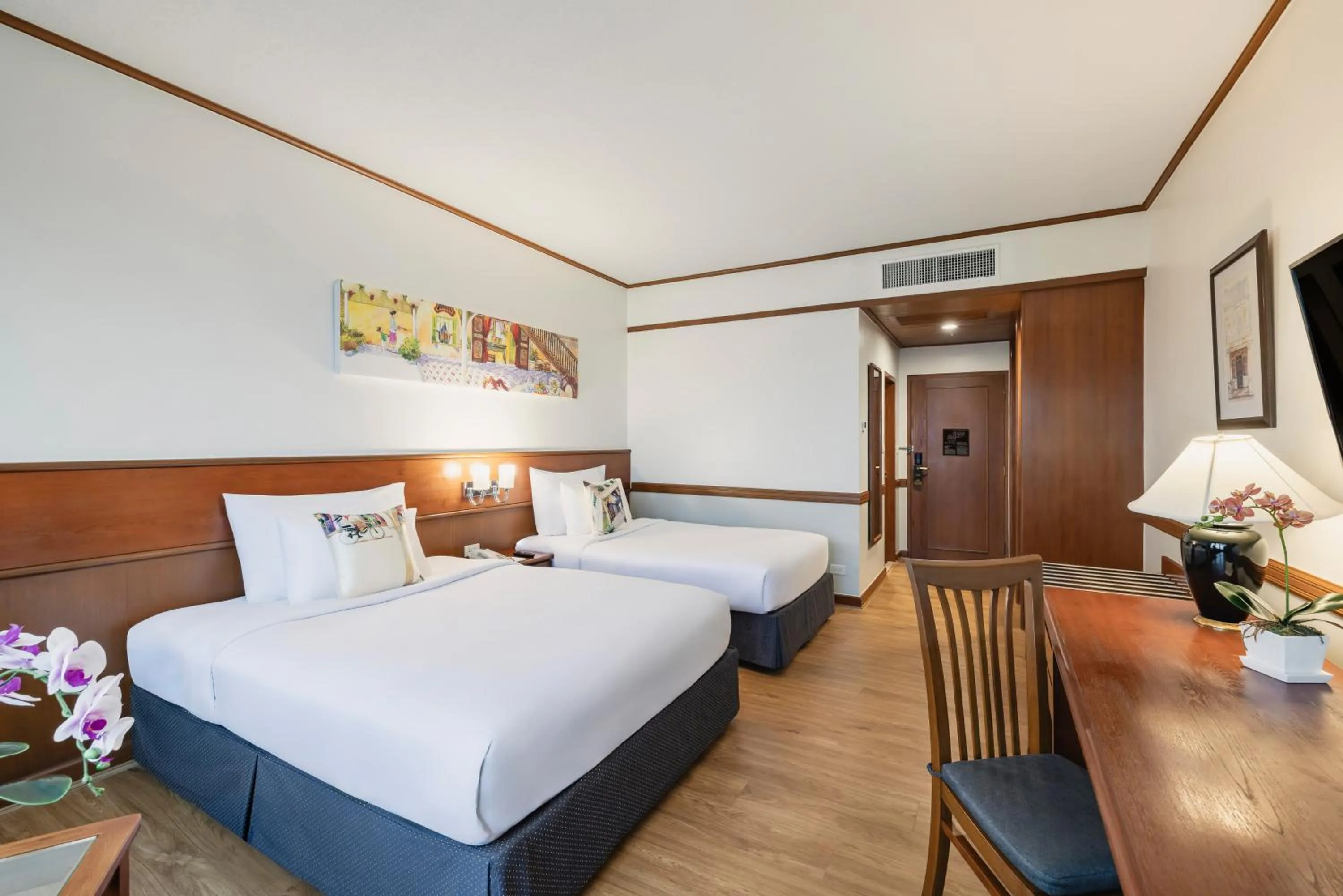 Bed in Royal Phuket City Hotel