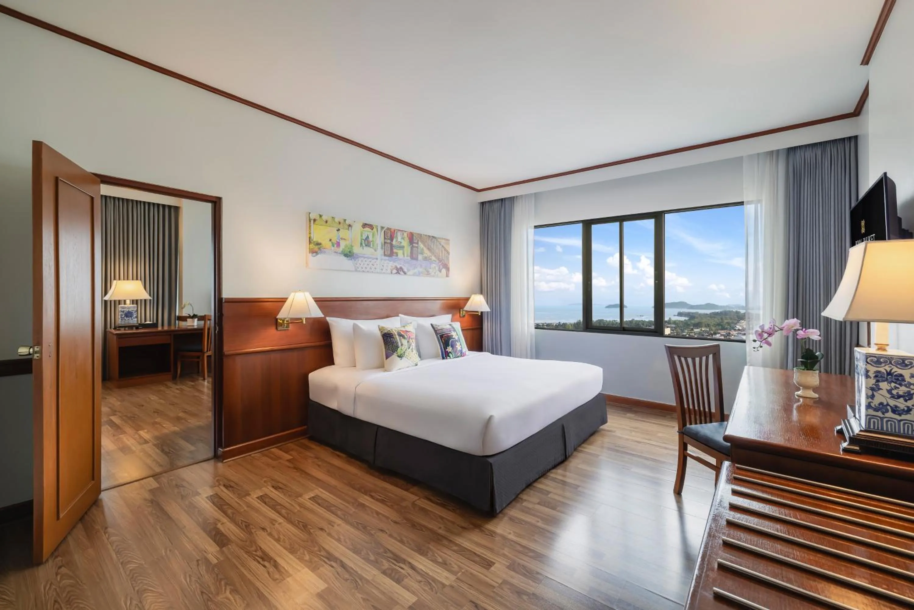 Bed in Royal Phuket City Hotel