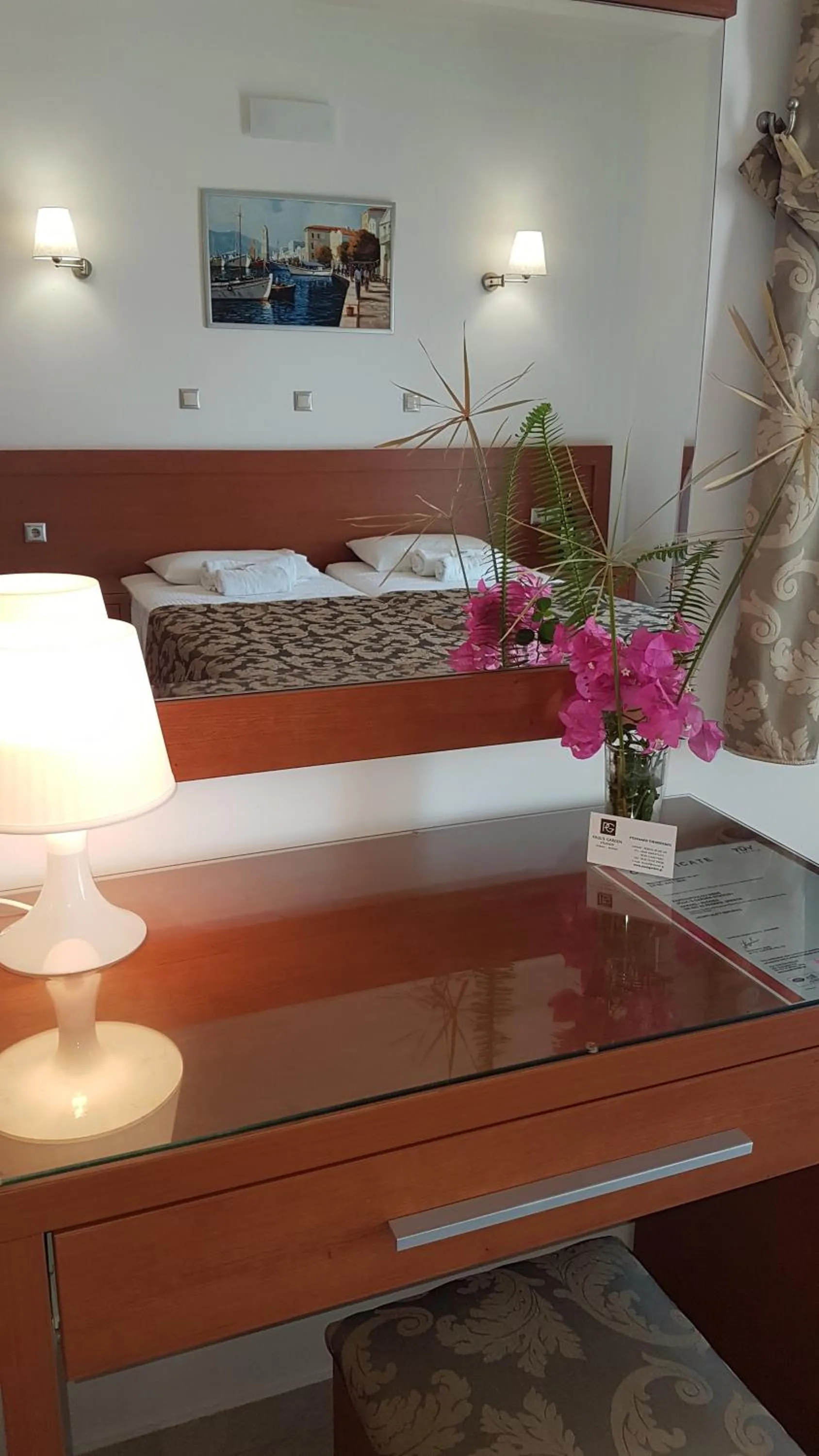 Bed in Paul's Garden Studios