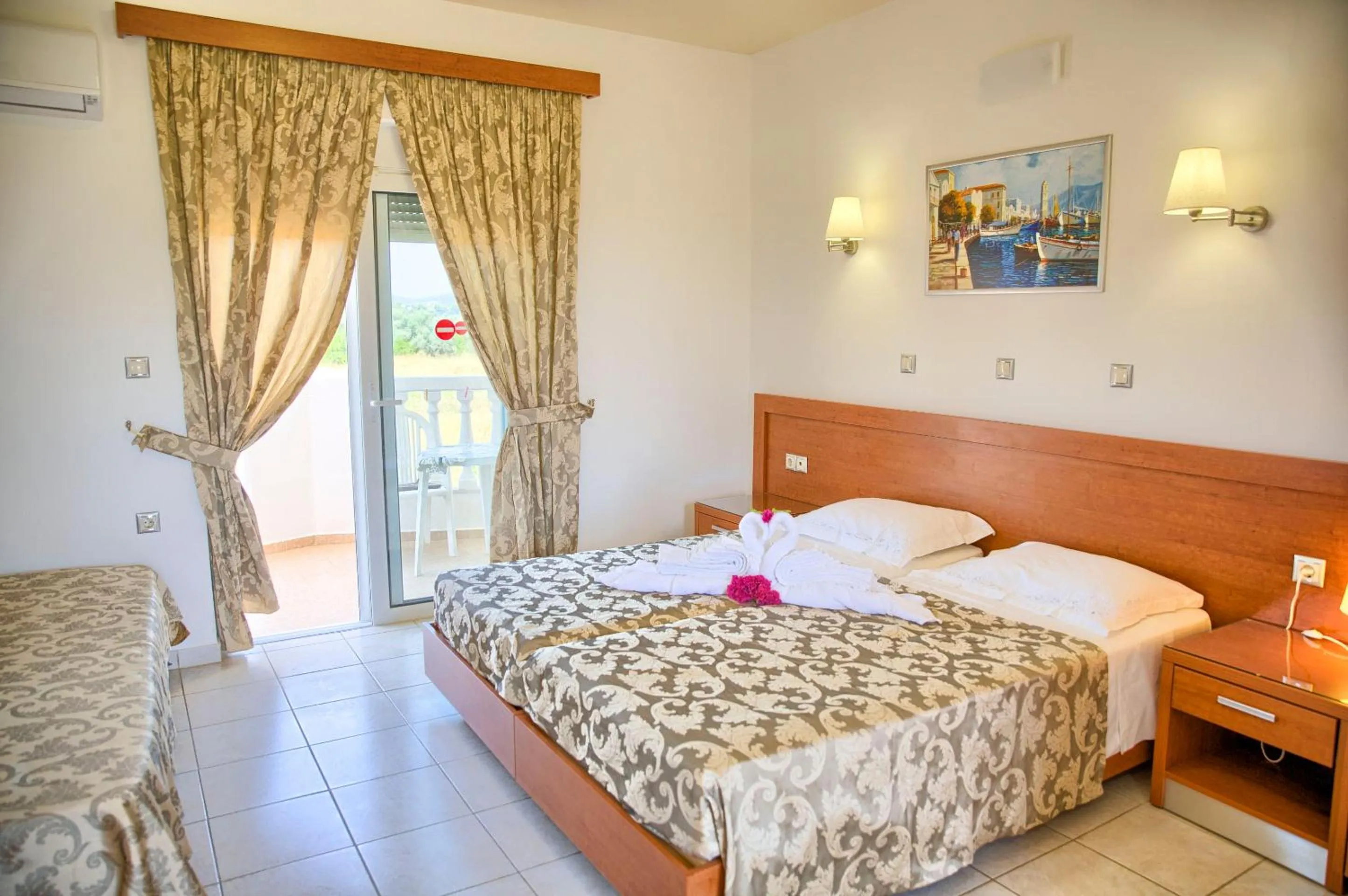 Bed in Paul's Garden Studios