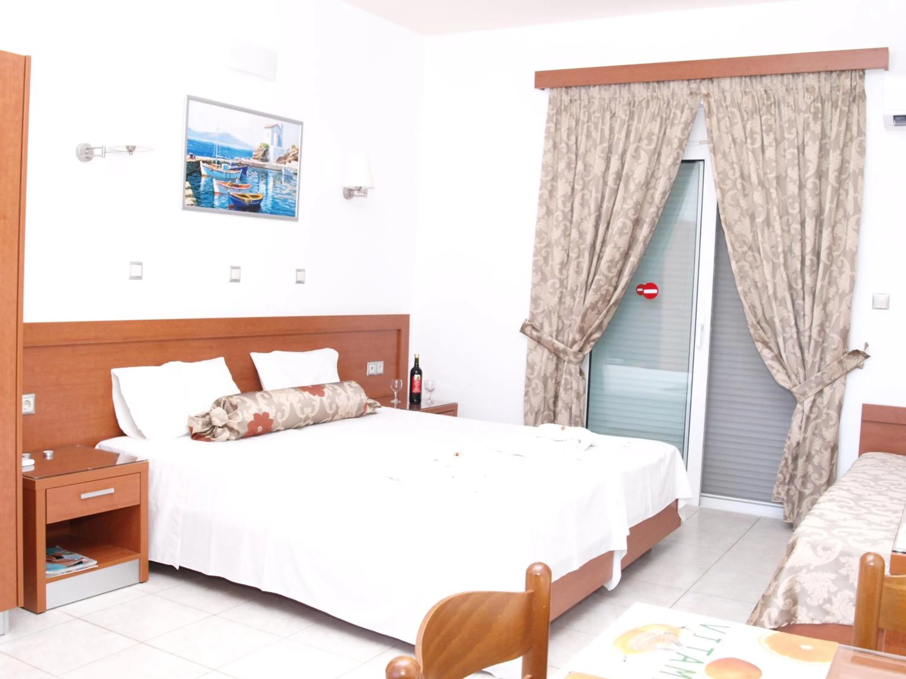 Bed in Paul's Garden Studios