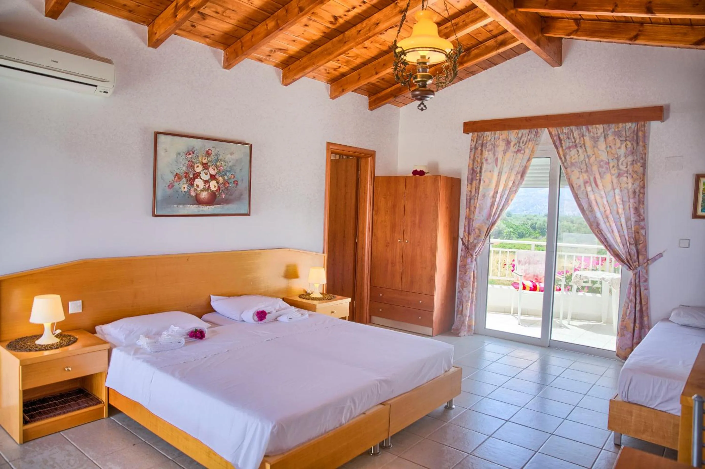 Bed in Paul's Garden Studios