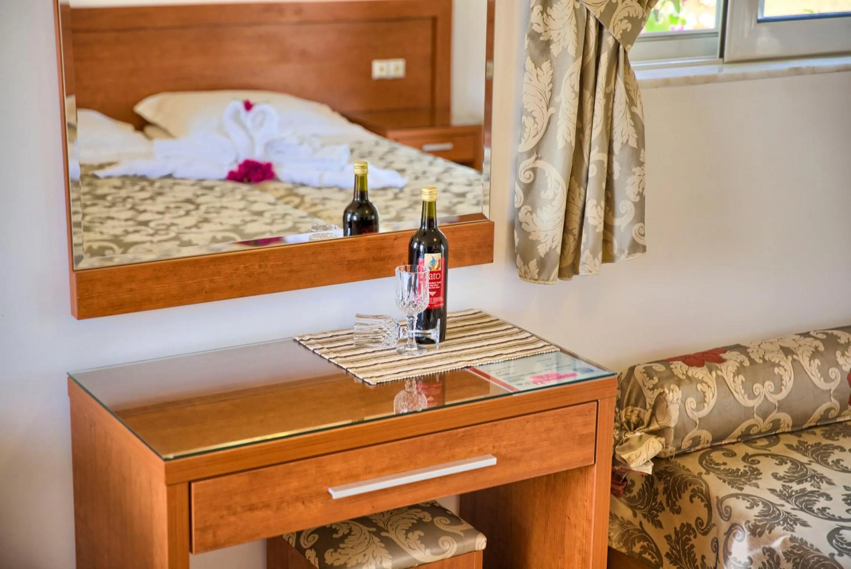 Bed in Paul's Garden Studios