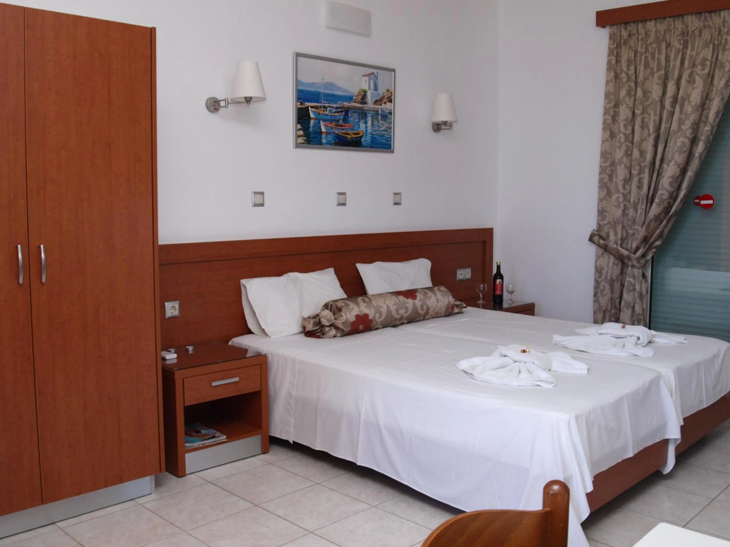 Bed in Paul's Garden Studios