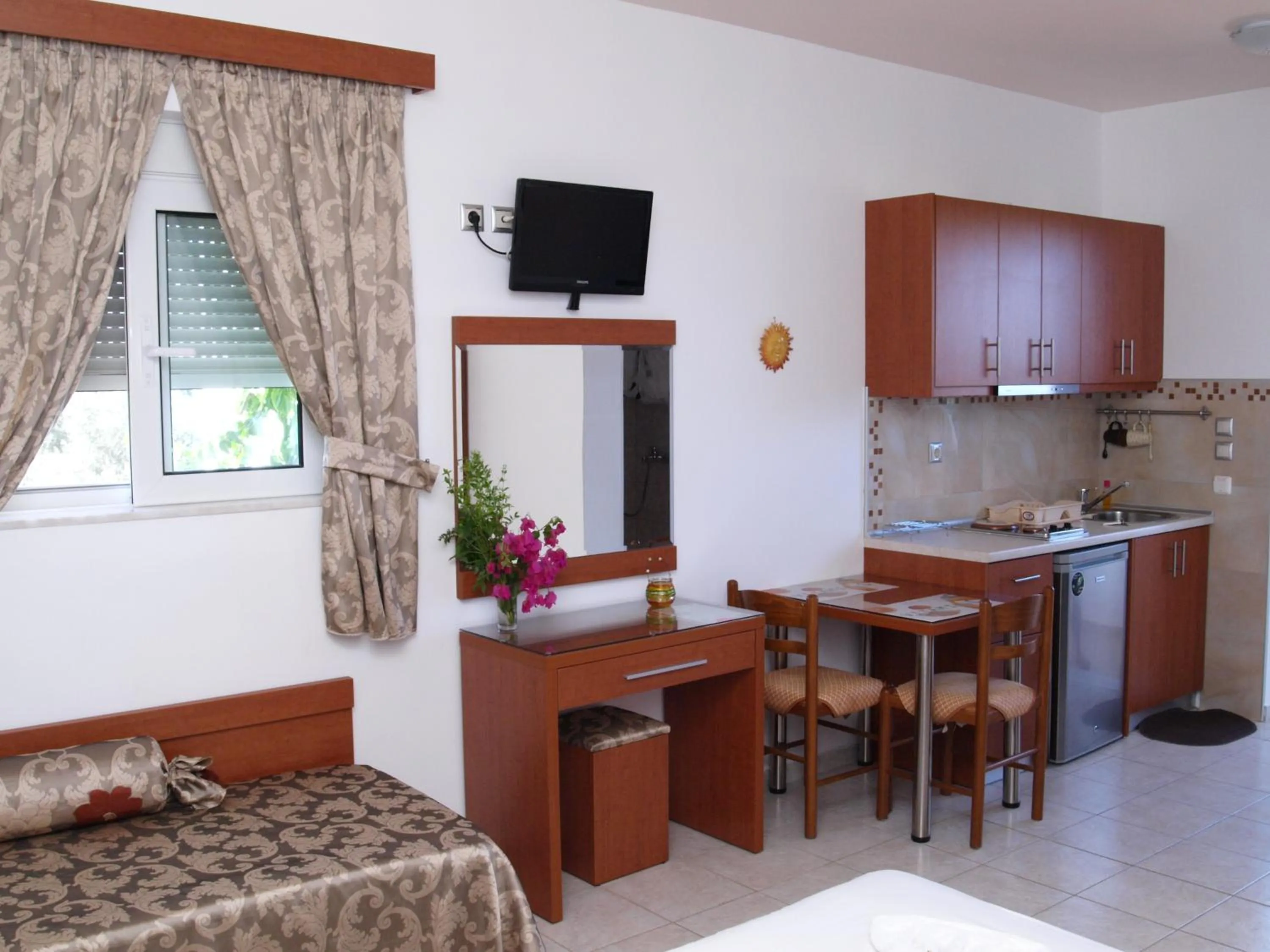 TV and multimedia in Paul's Garden Studios