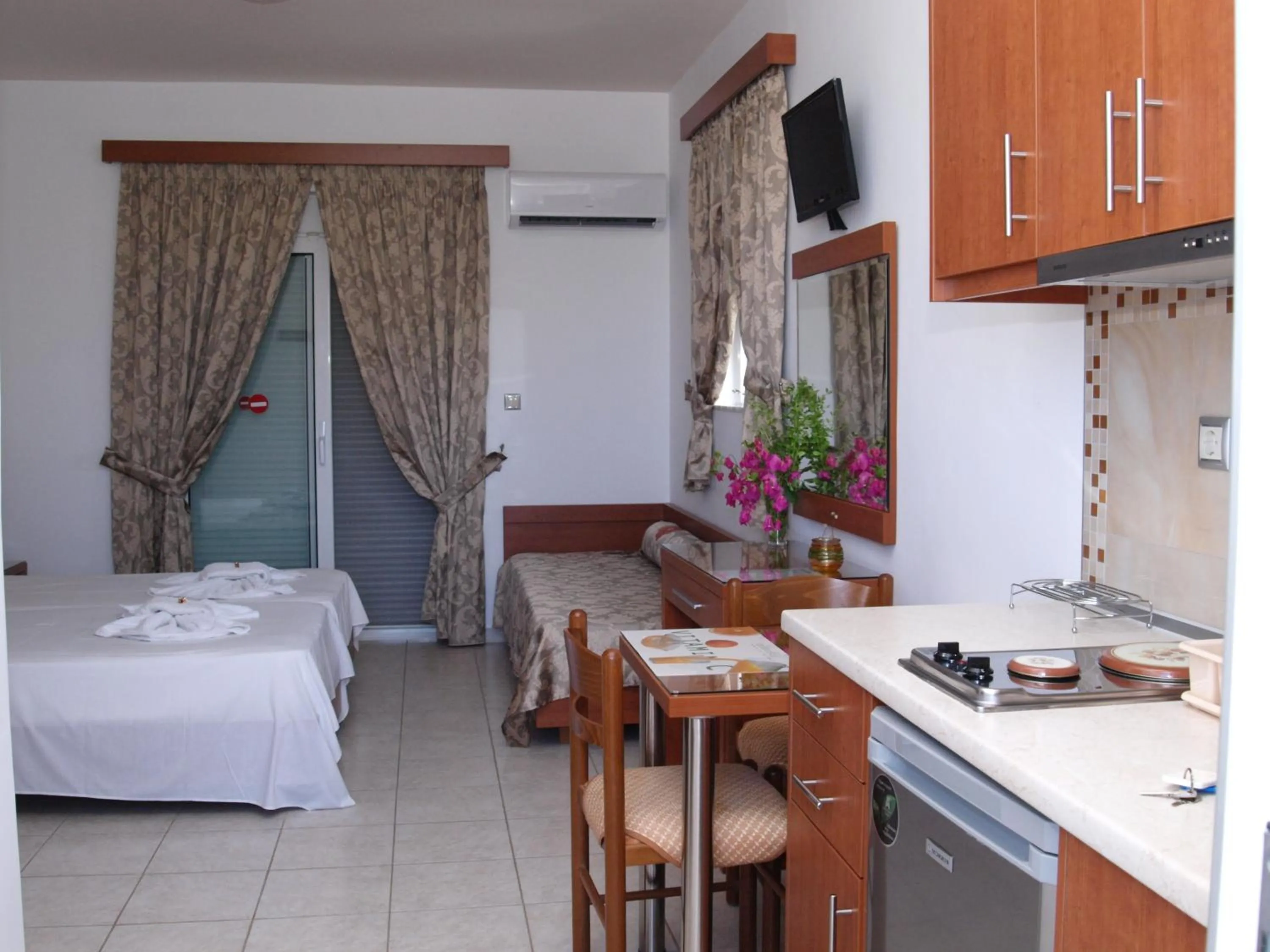 Kitchen or kitchenette in Paul's Garden Studios