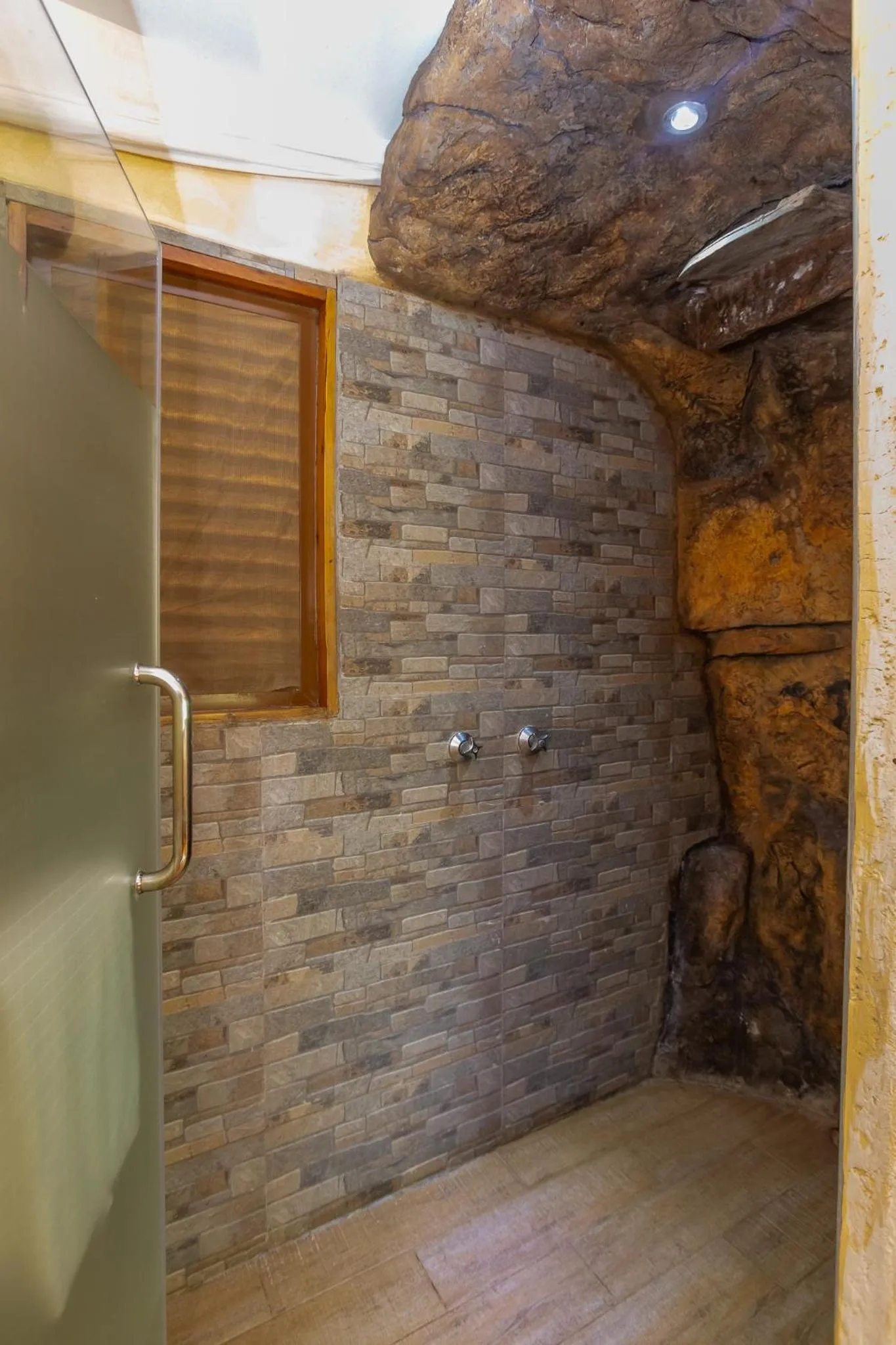 Shower in PrideInn Mara Camp & Cottages