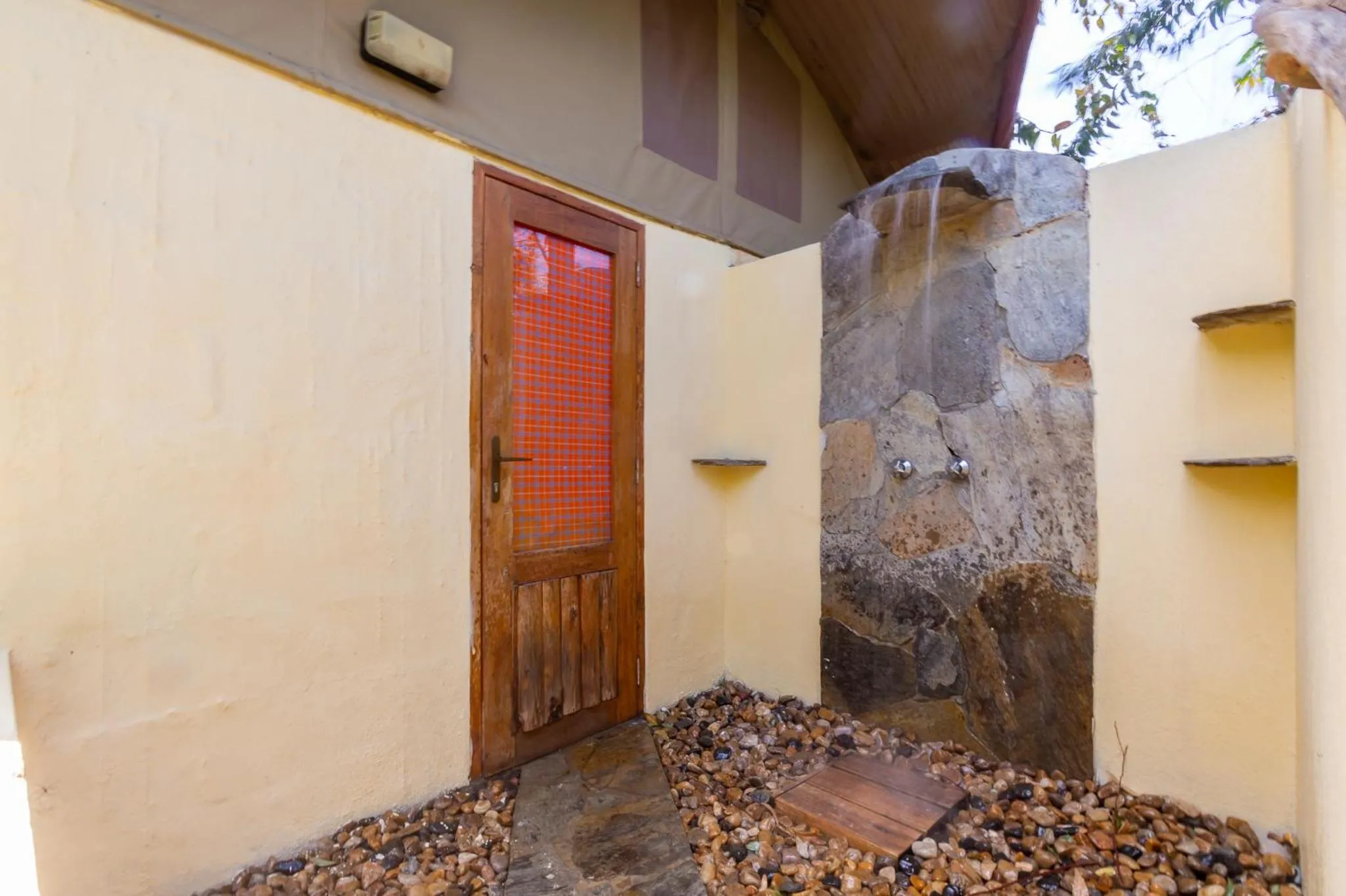 Shower in PrideInn Mara Camp & Cottages