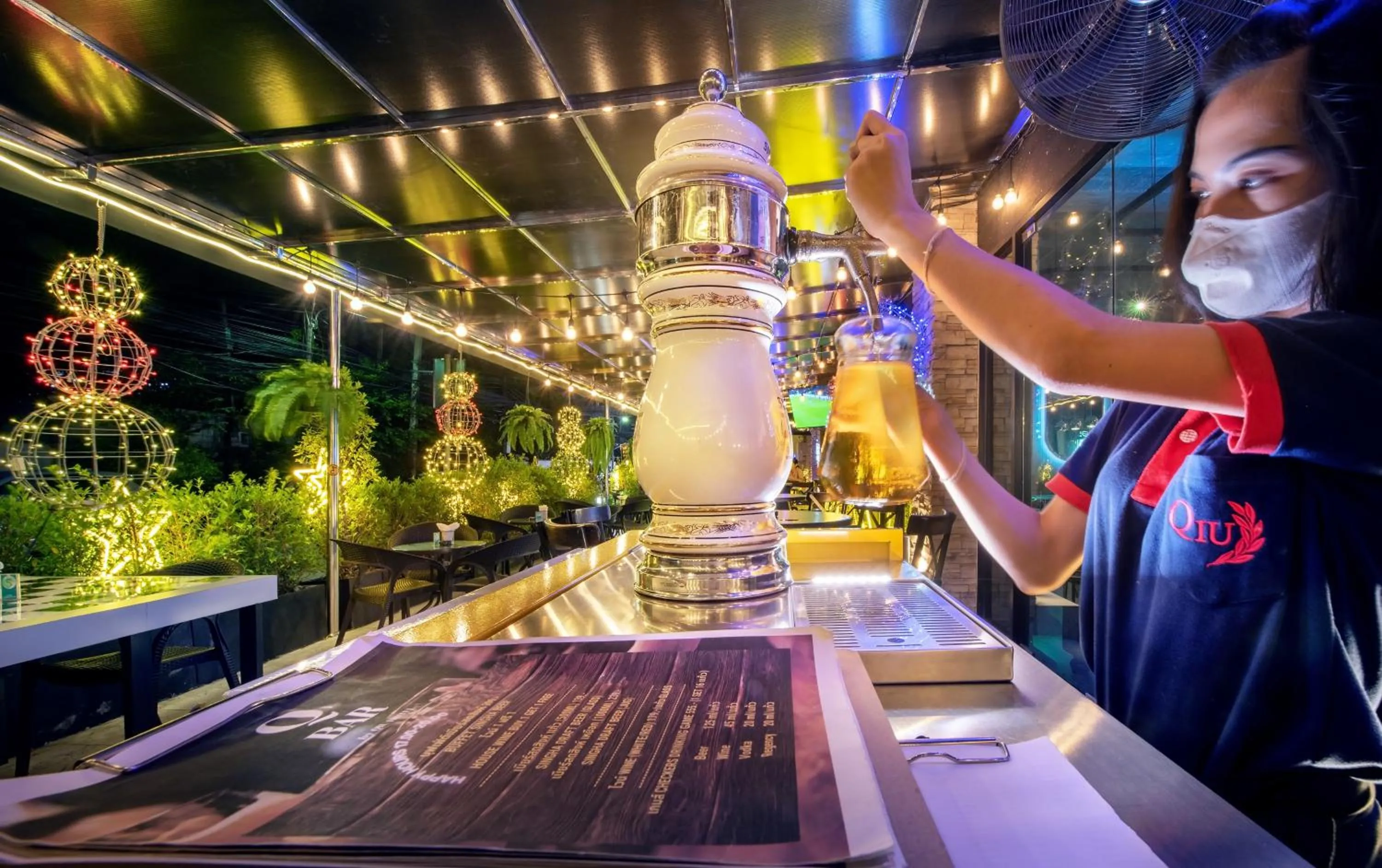 People in Qiu Hotel Sukhumvit - BTS On Nut Station