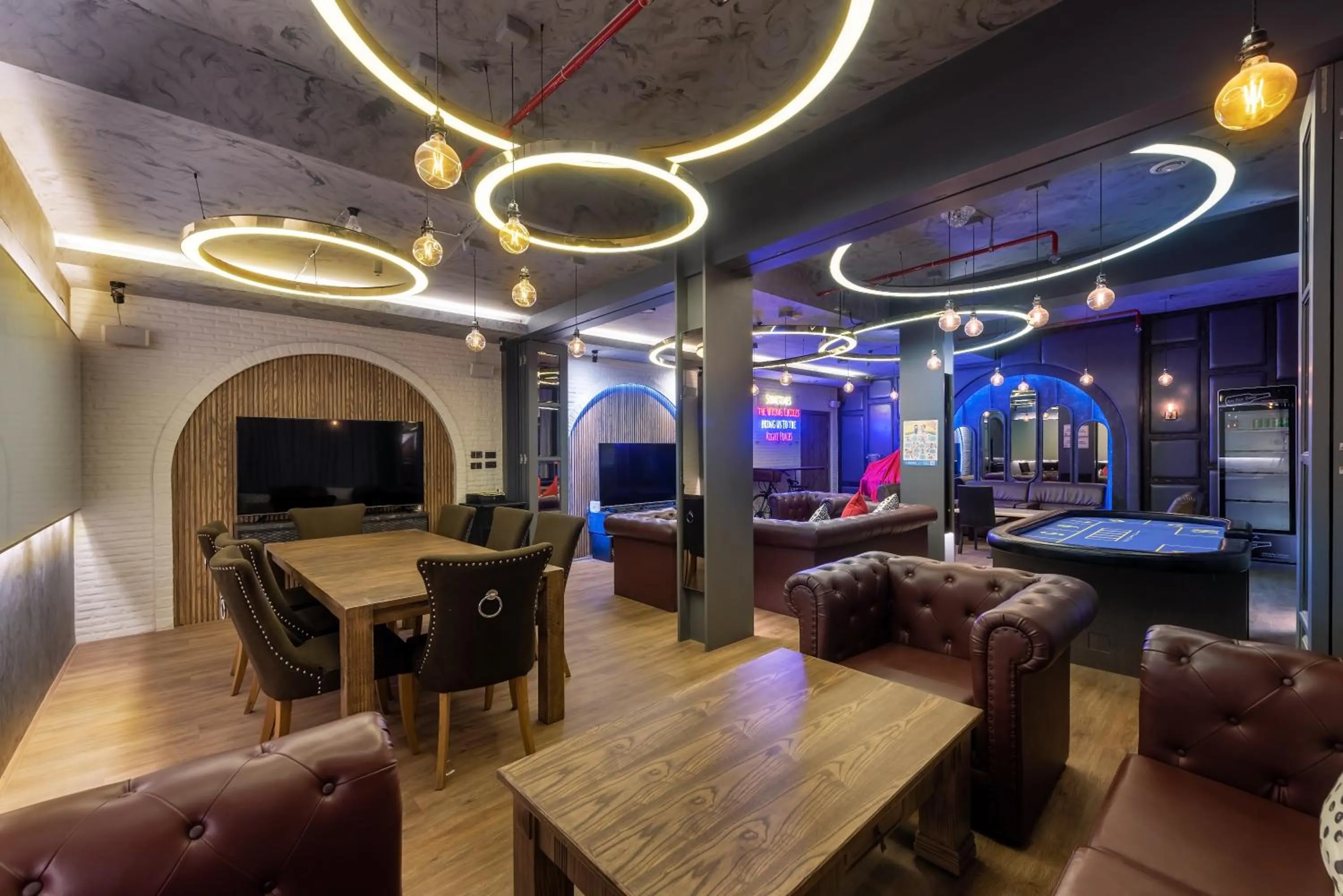 Karaoke in Qiu Hotel Sukhumvit - BTS On Nut Station