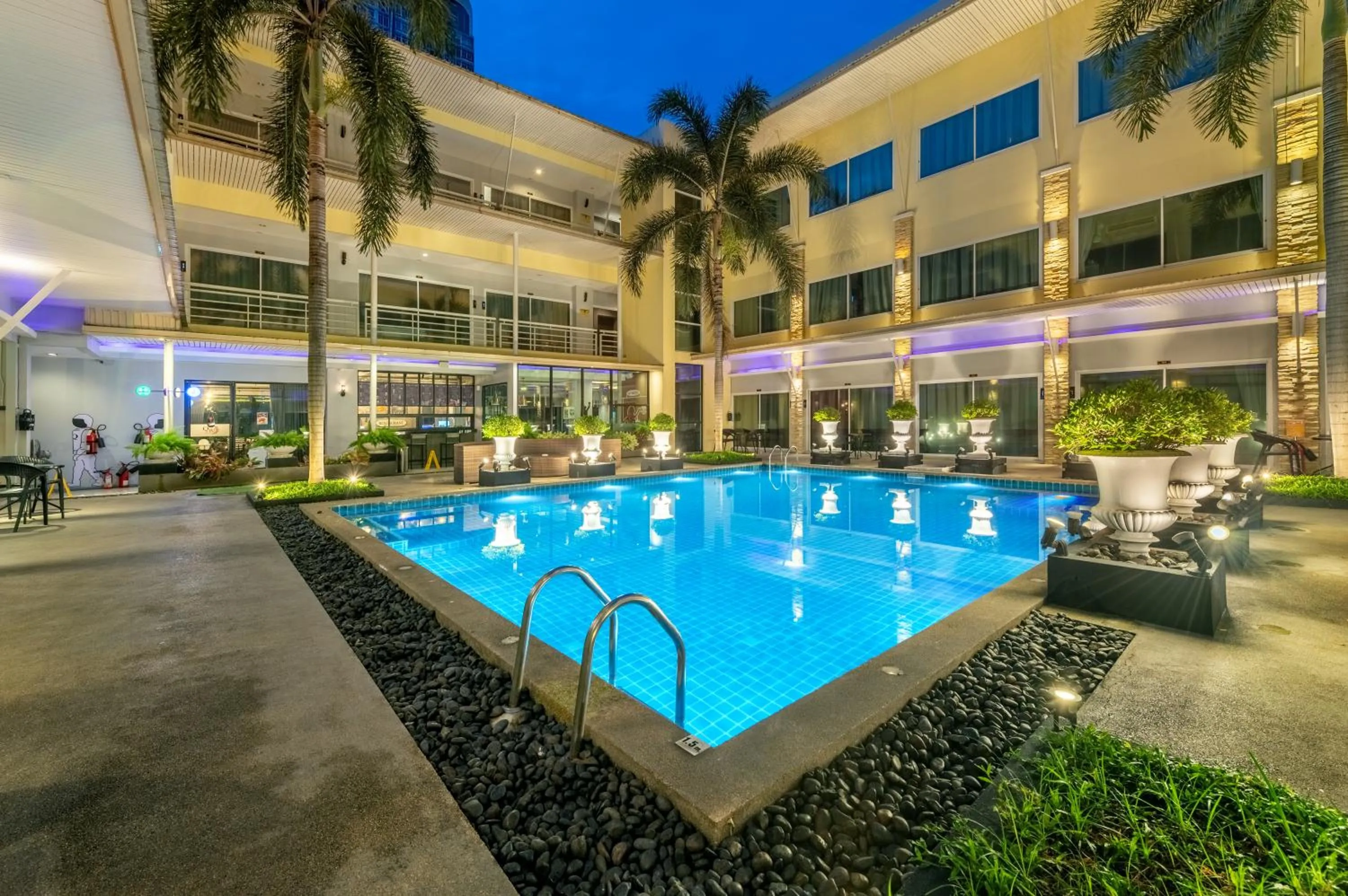 Property building in Qiu Hotel Sukhumvit - BTS On Nut Station