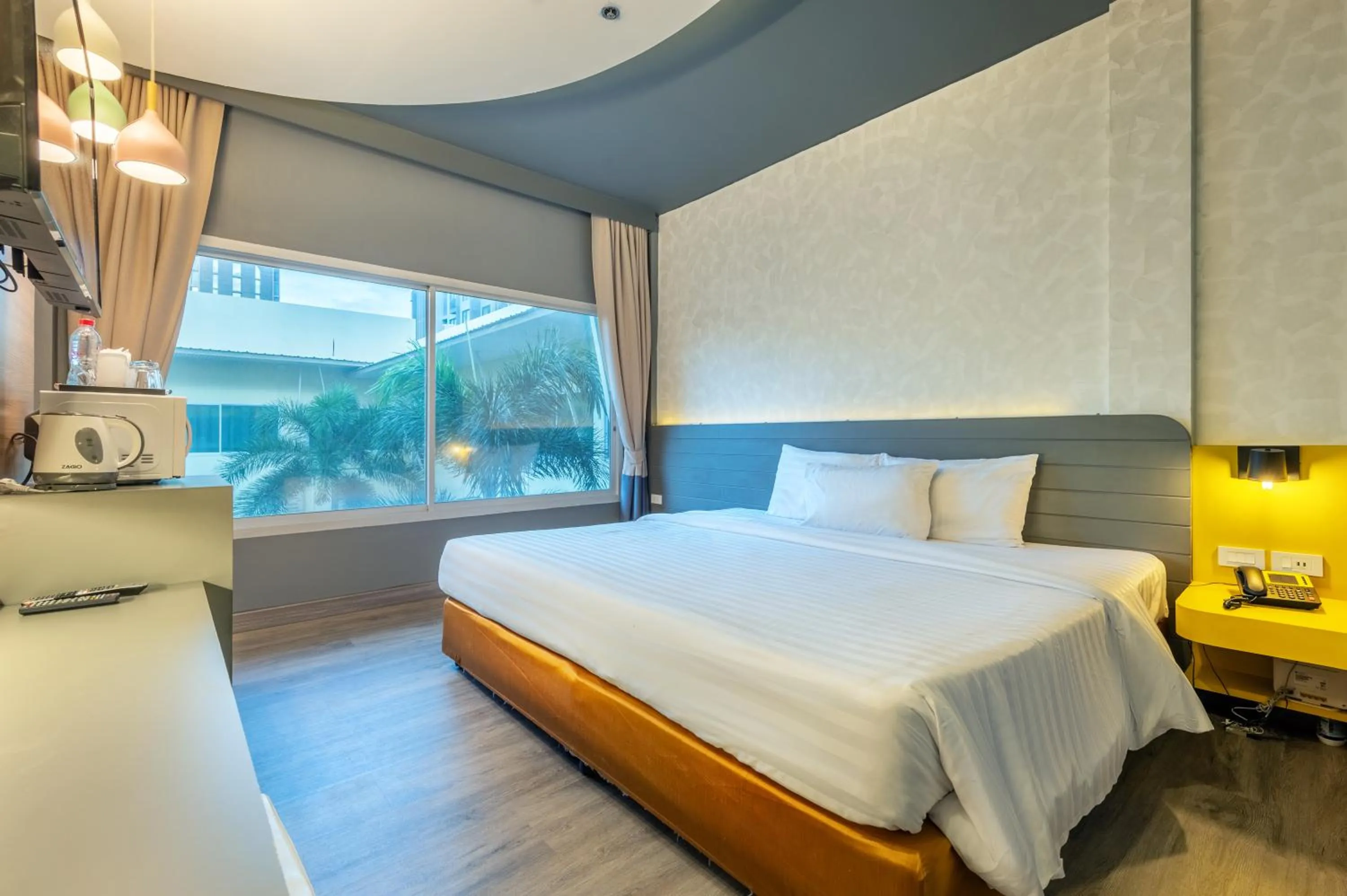 Property building, Bed in Qiu Hotel Sukhumvit - BTS On Nut Station