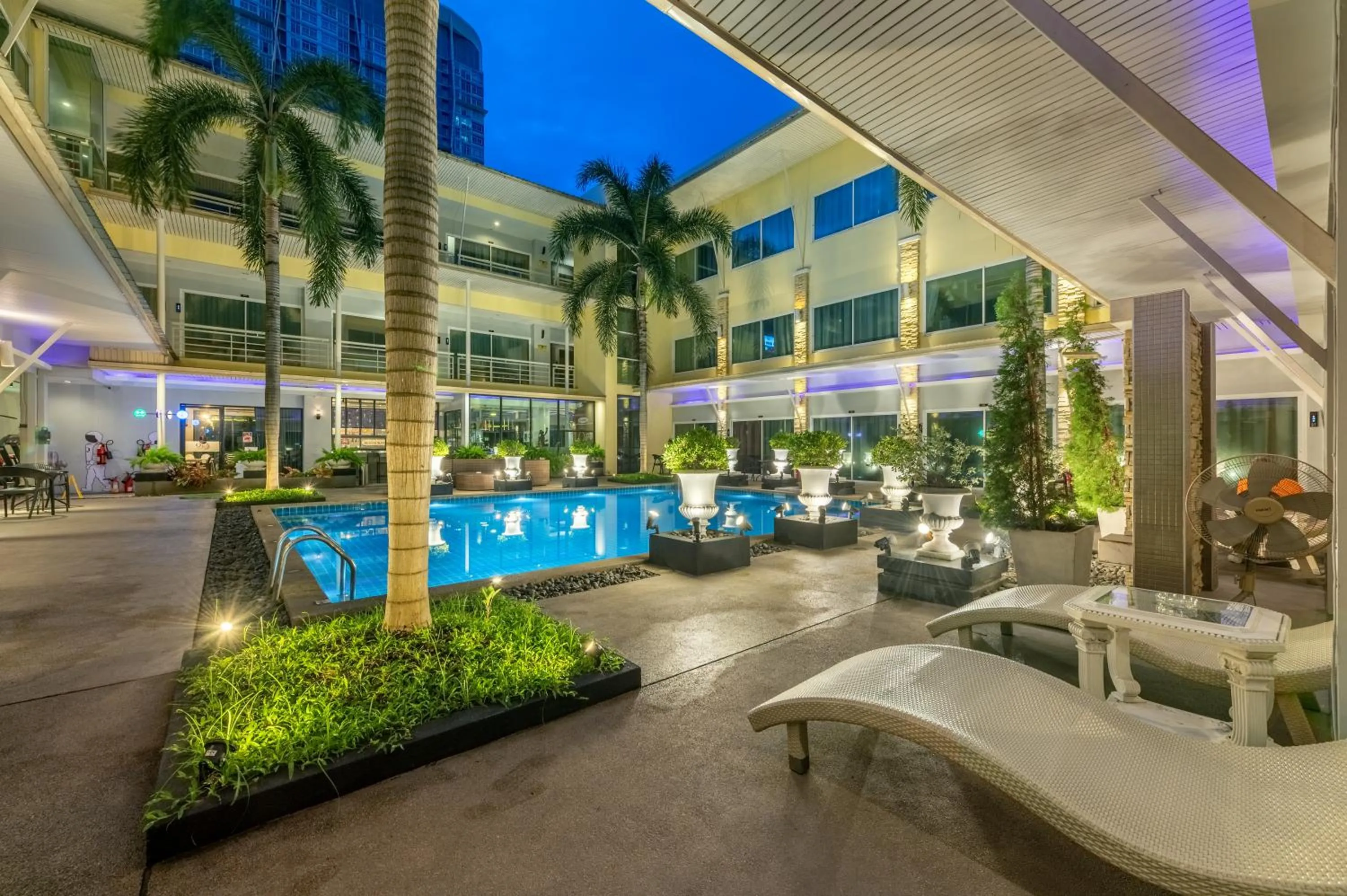 Property building in Qiu Hotel Sukhumvit - BTS On Nut Station