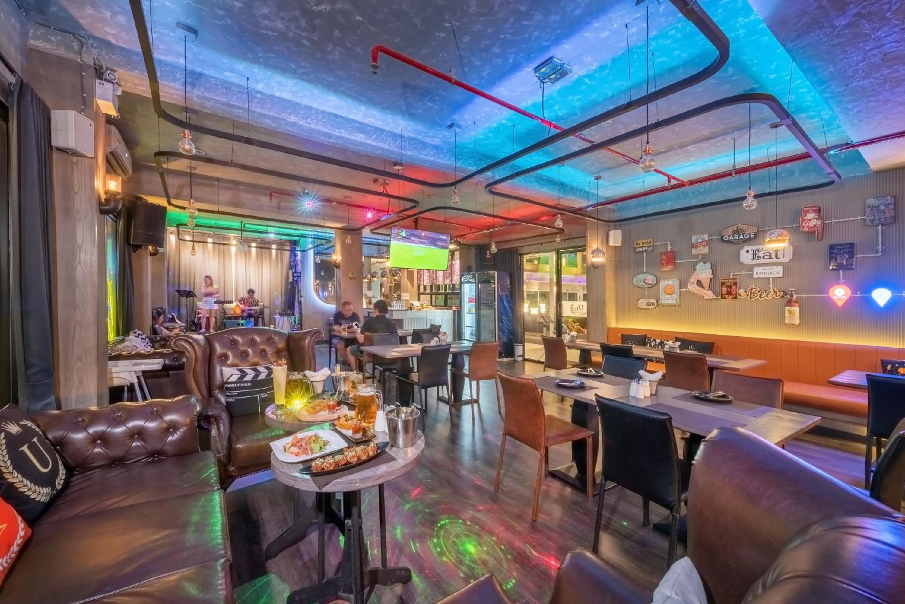 Restaurant/places to eat in Qiu Hotel Sukhumvit - BTS On Nut Station