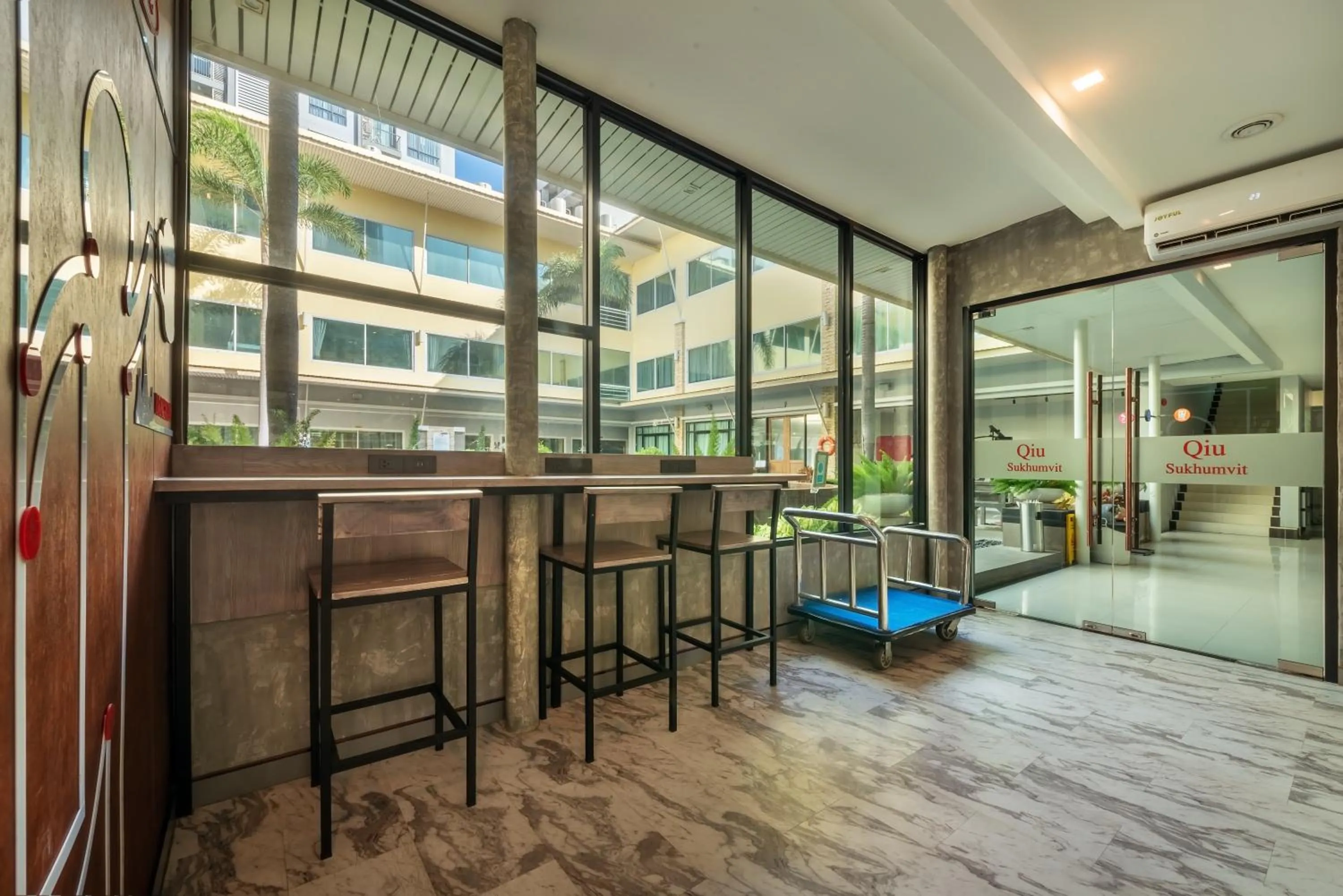 Lobby or reception in Qiu Hotel Sukhumvit - BTS On Nut Station