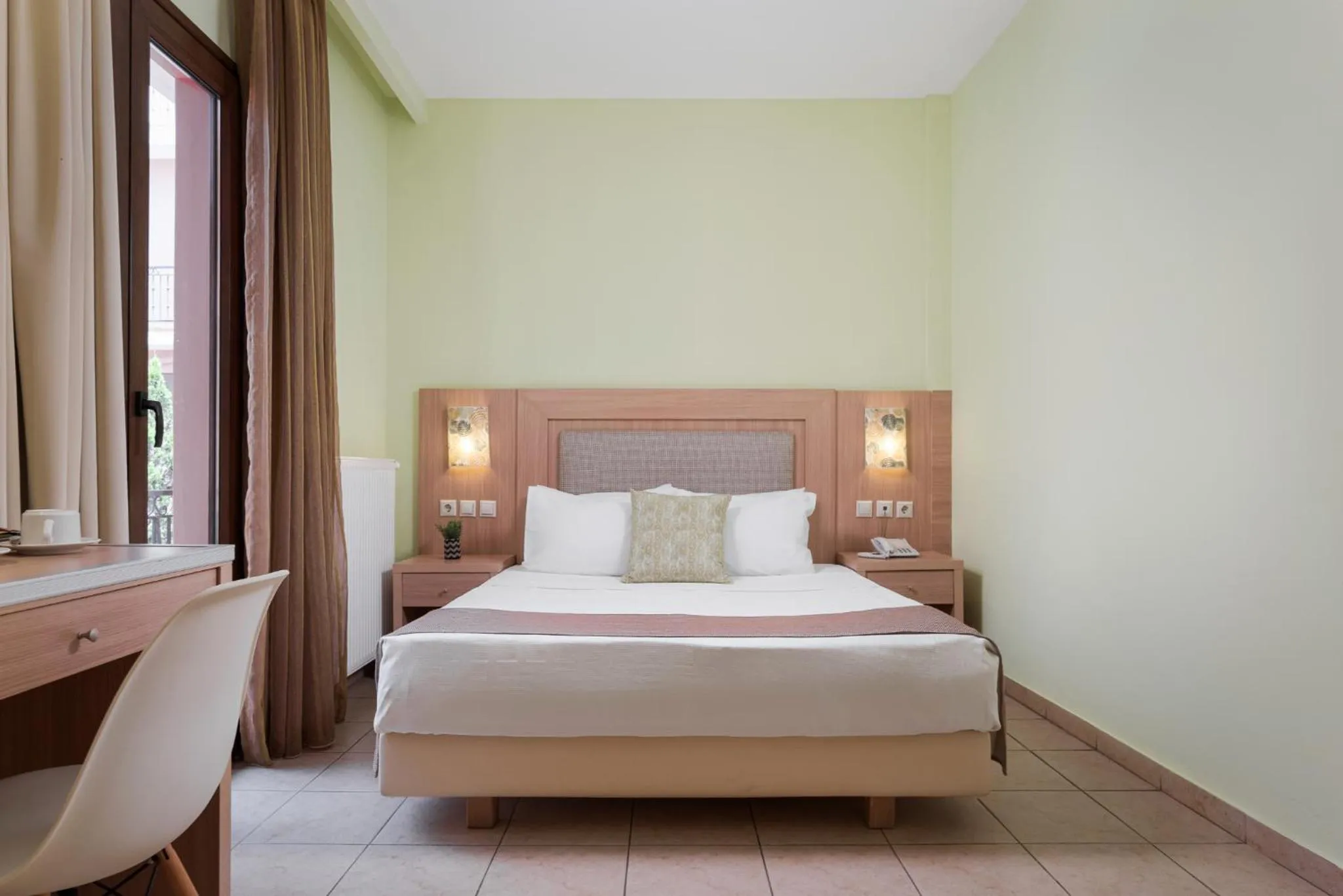 Bed in Hotel Leto Delphi