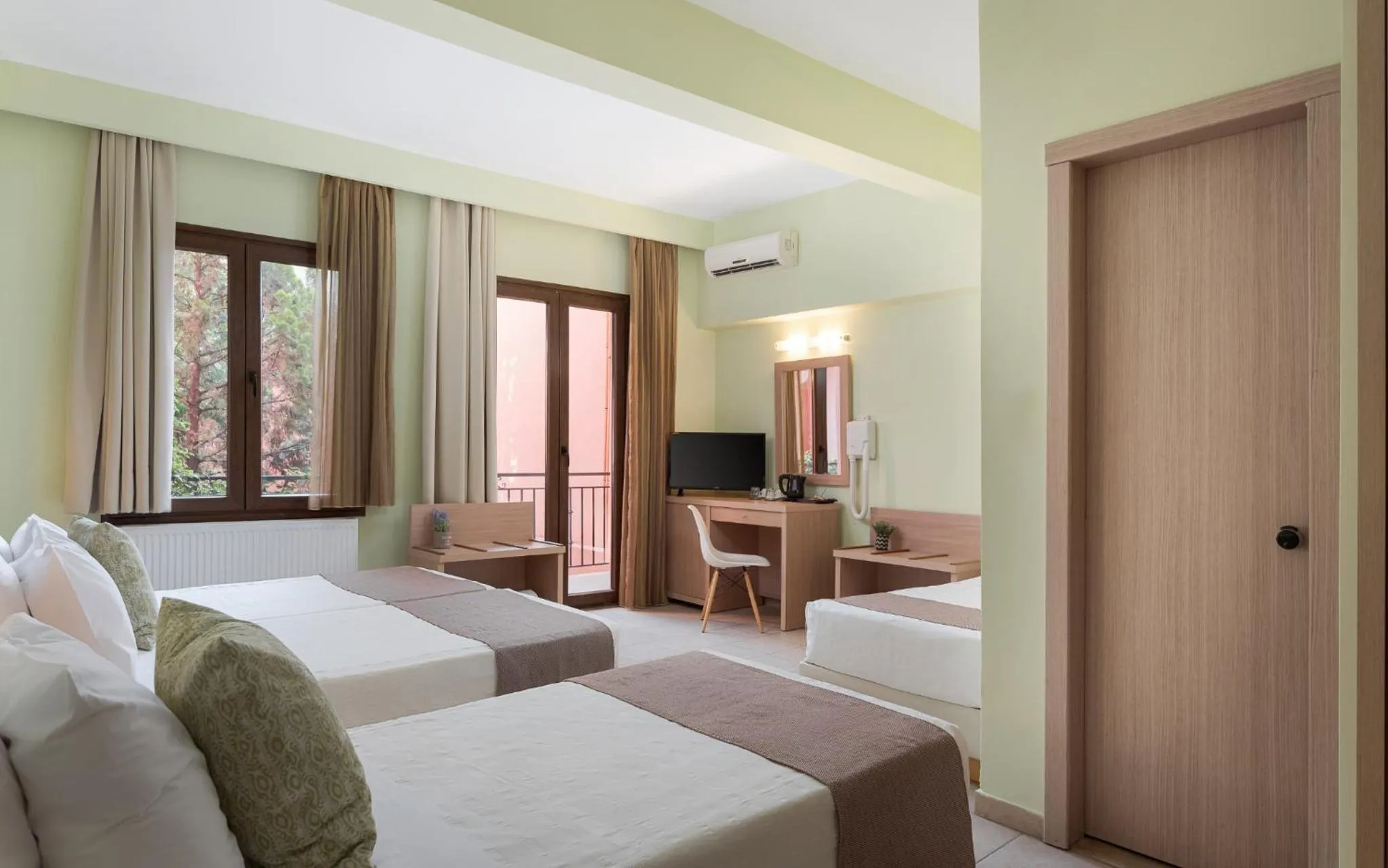 Bed in Hotel Leto Delphi