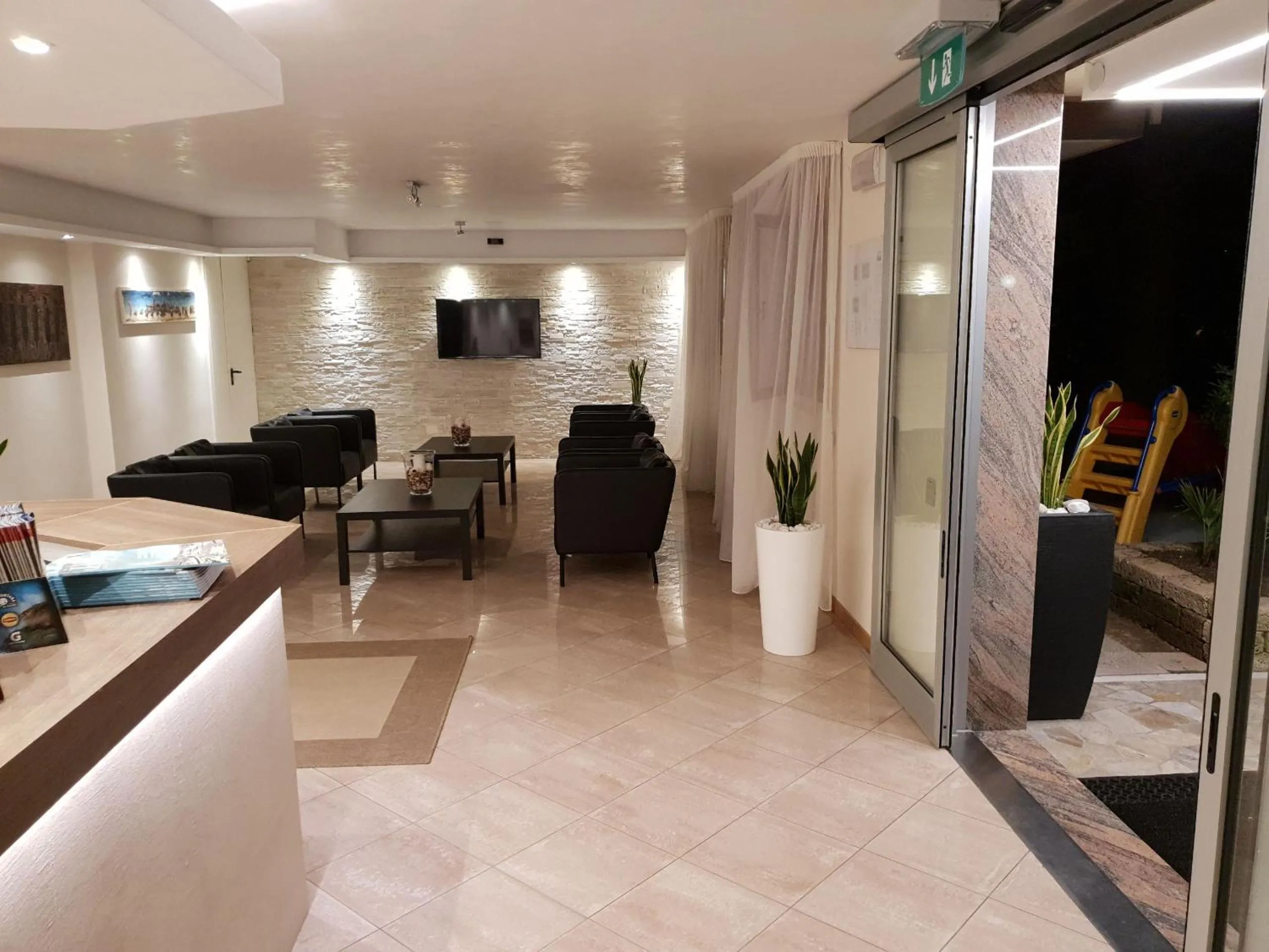 Communal lounge/ TV room in Hotel Rado