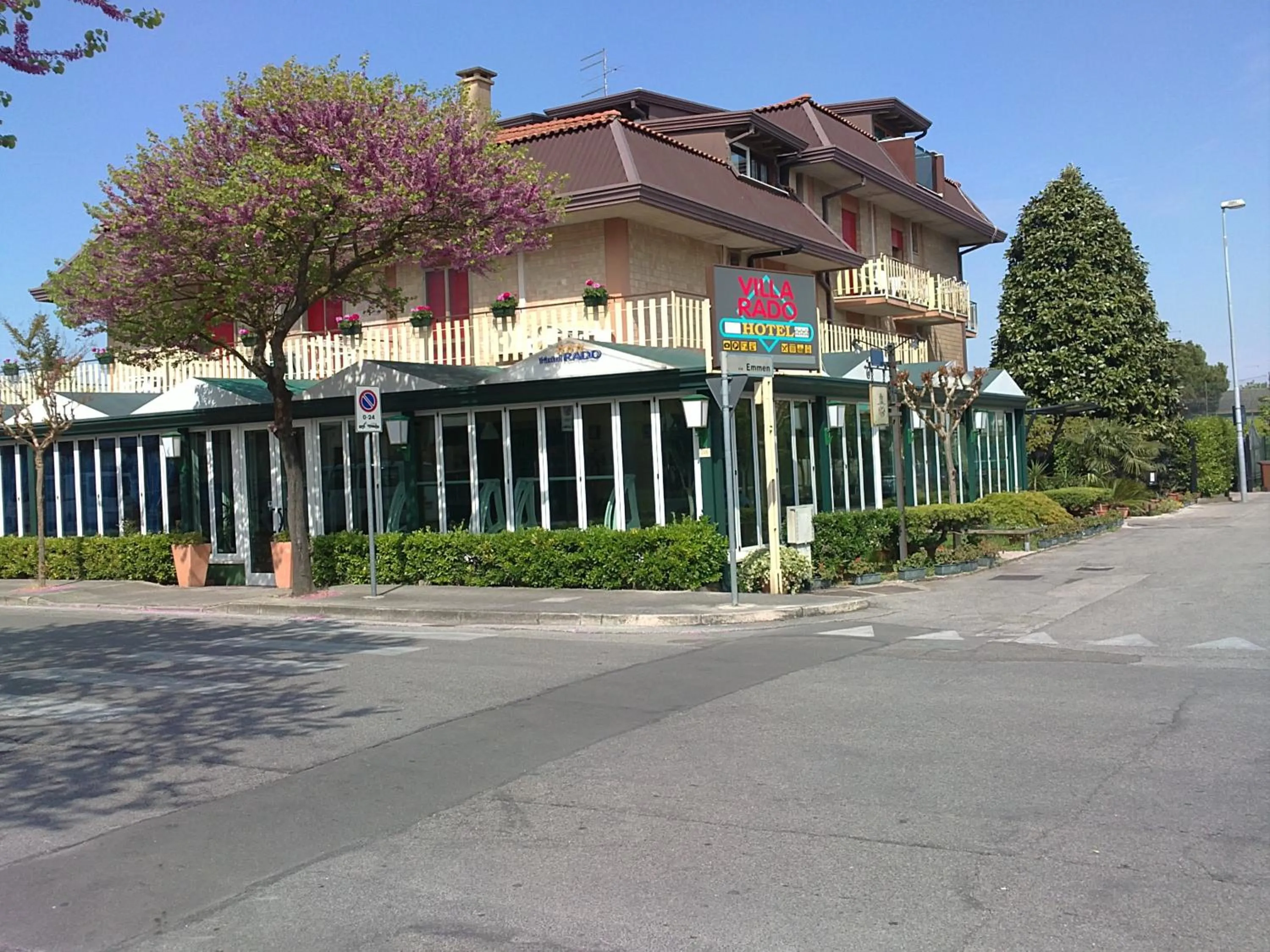 Facade/entrance in Hotel Rado