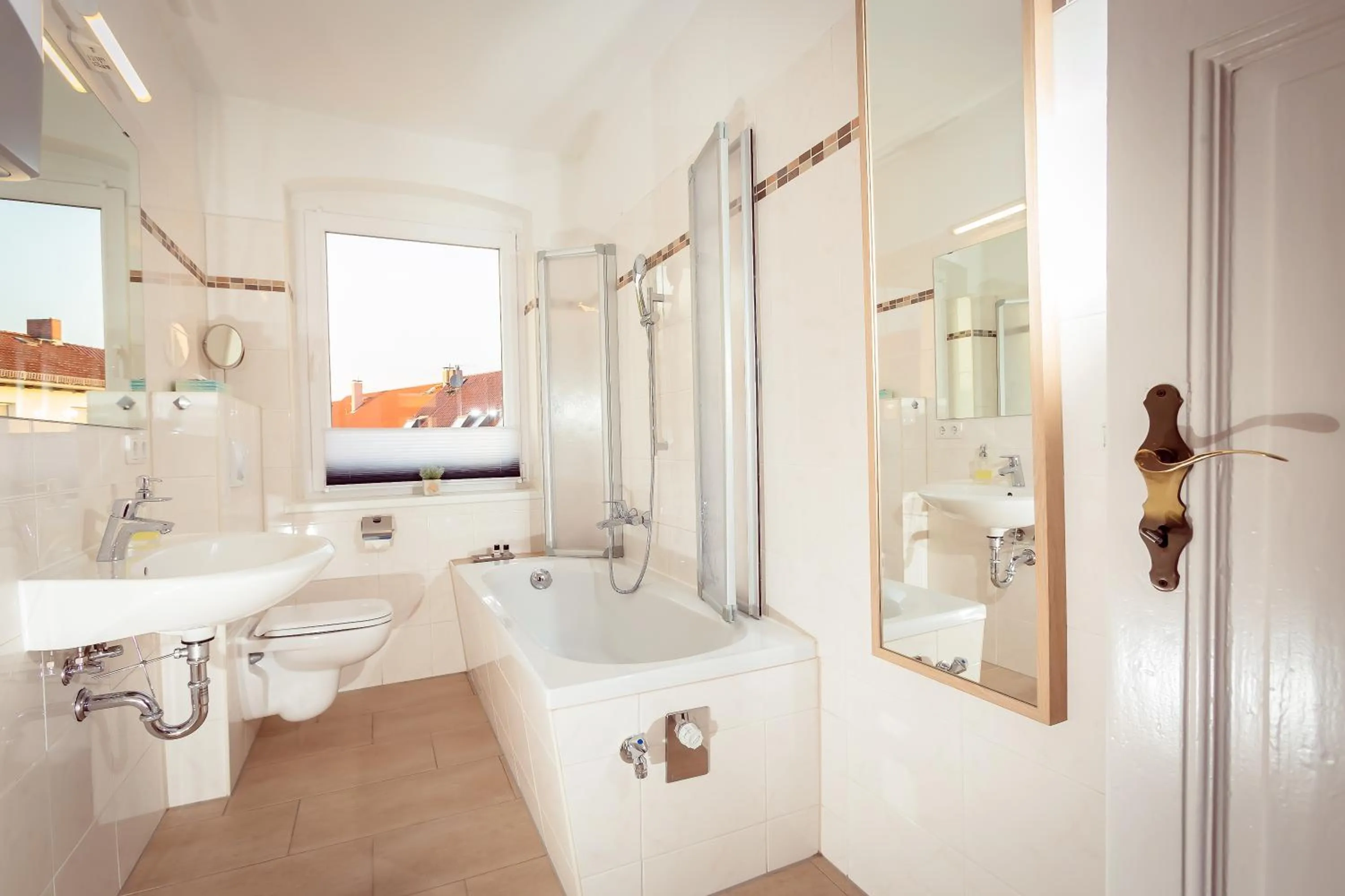 Toilet in Ferienwohnung Gründerhaus
