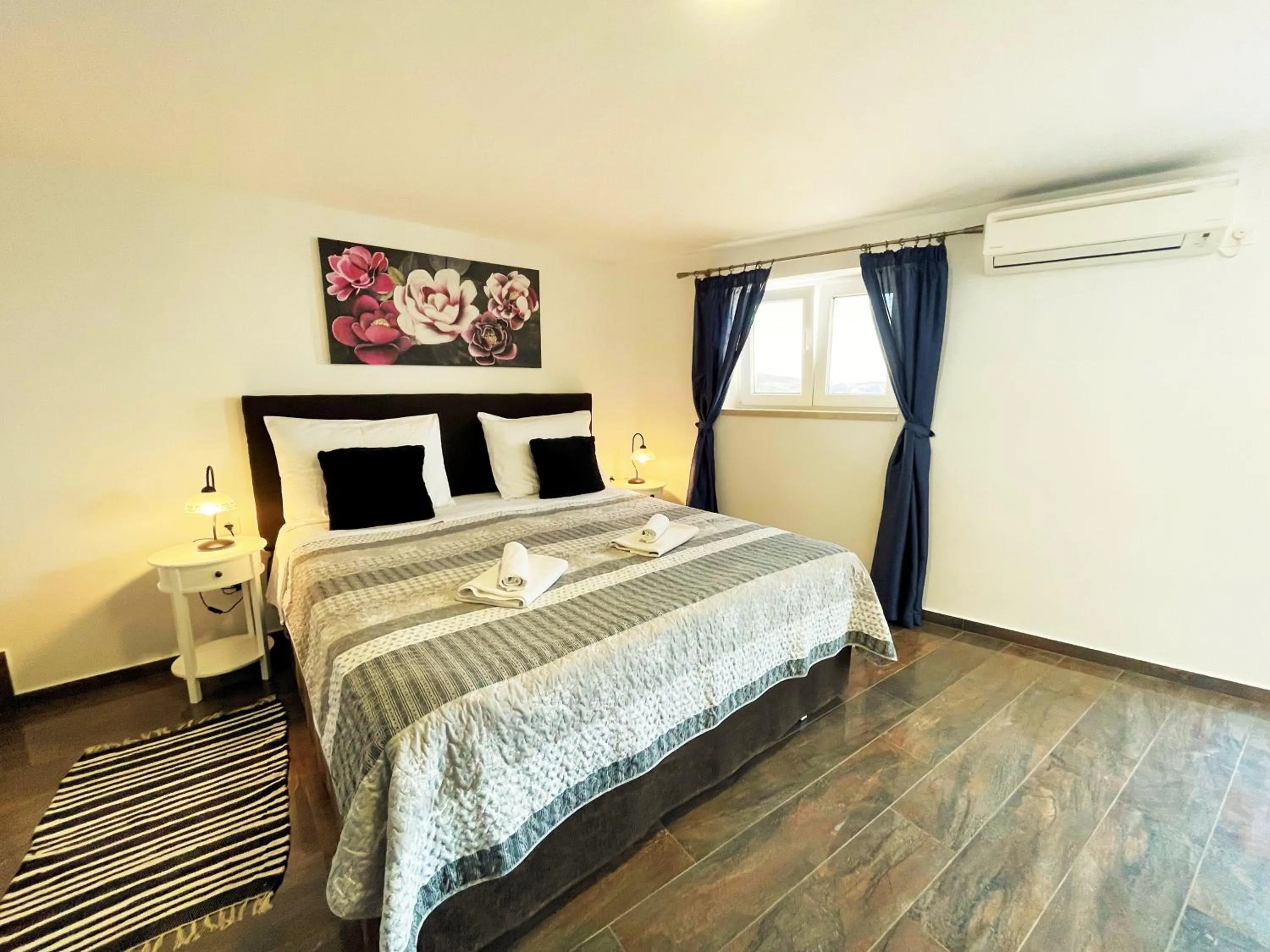 Photo of the whole room, Bed in Villa Sunset