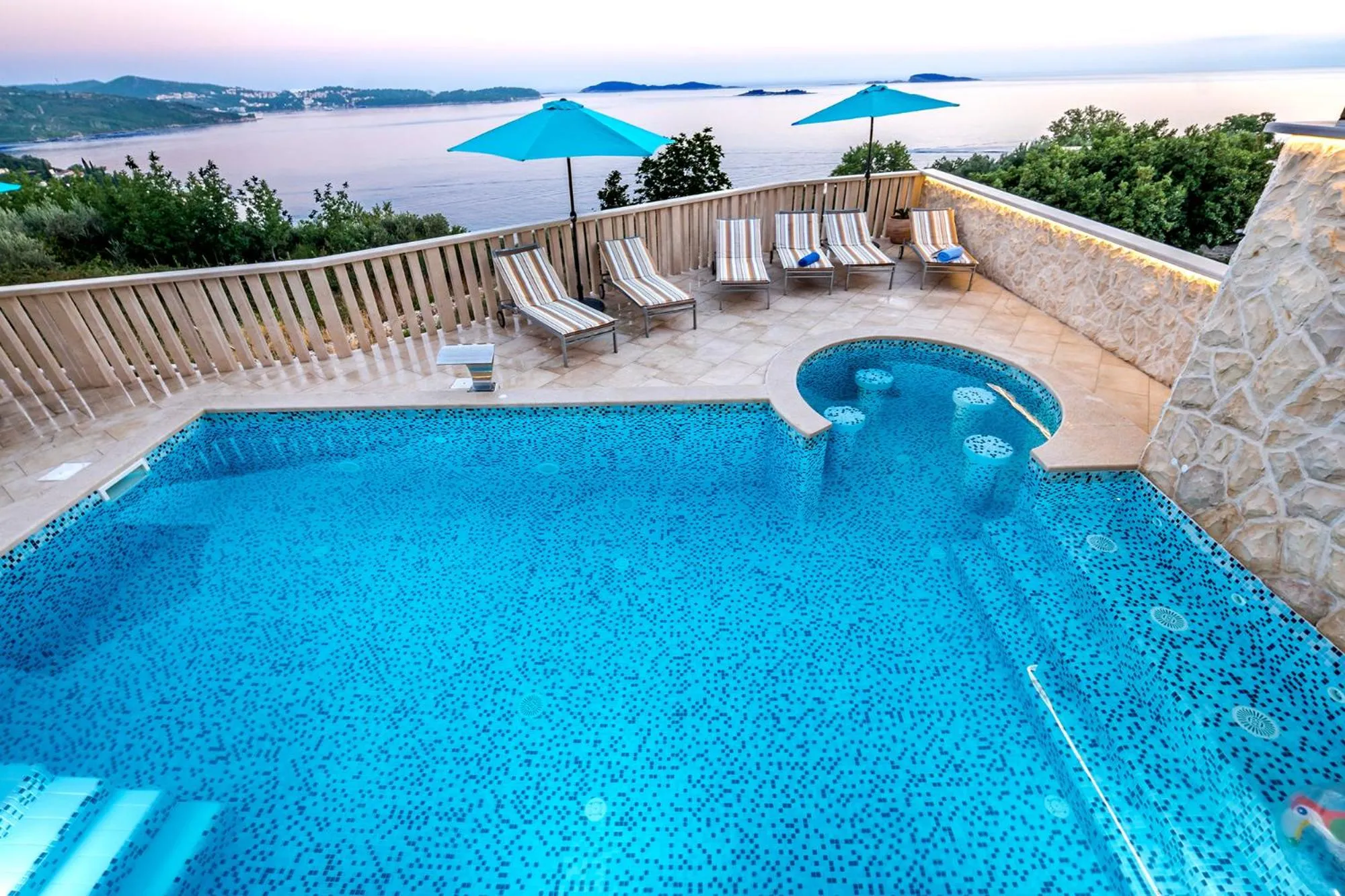 Swimming pool in Villa Sunset