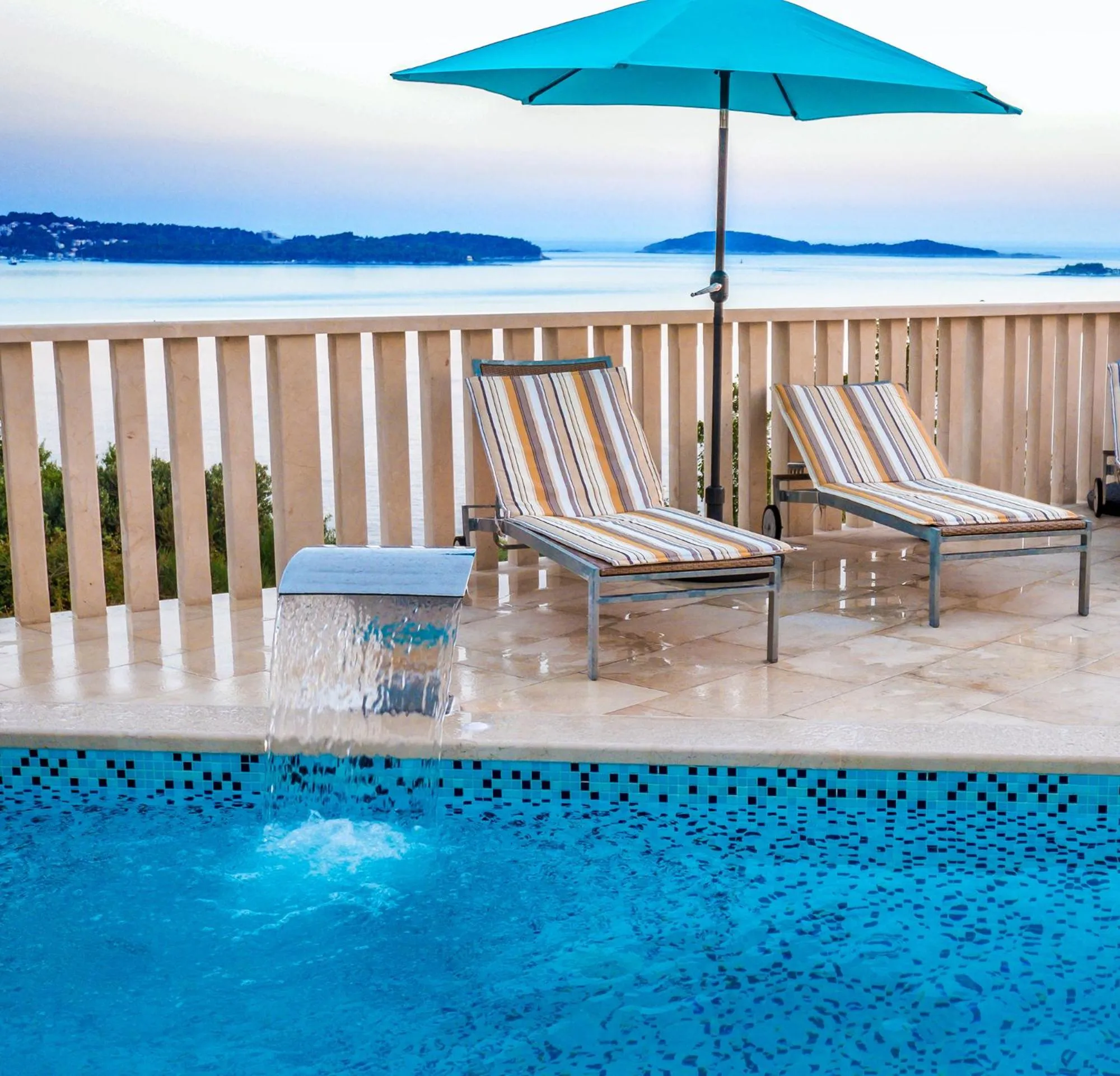 Swimming pool in Villa Sunset