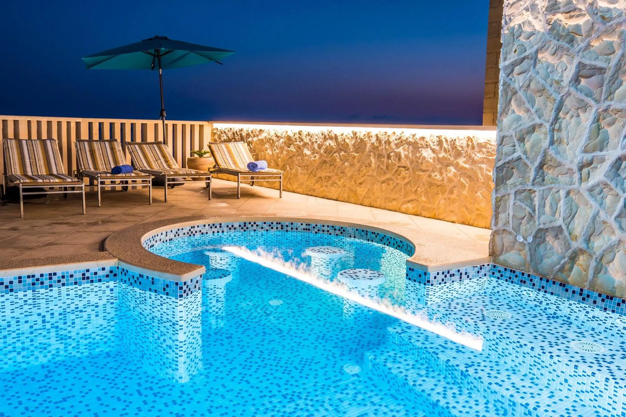Swimming pool in Villa Sunset