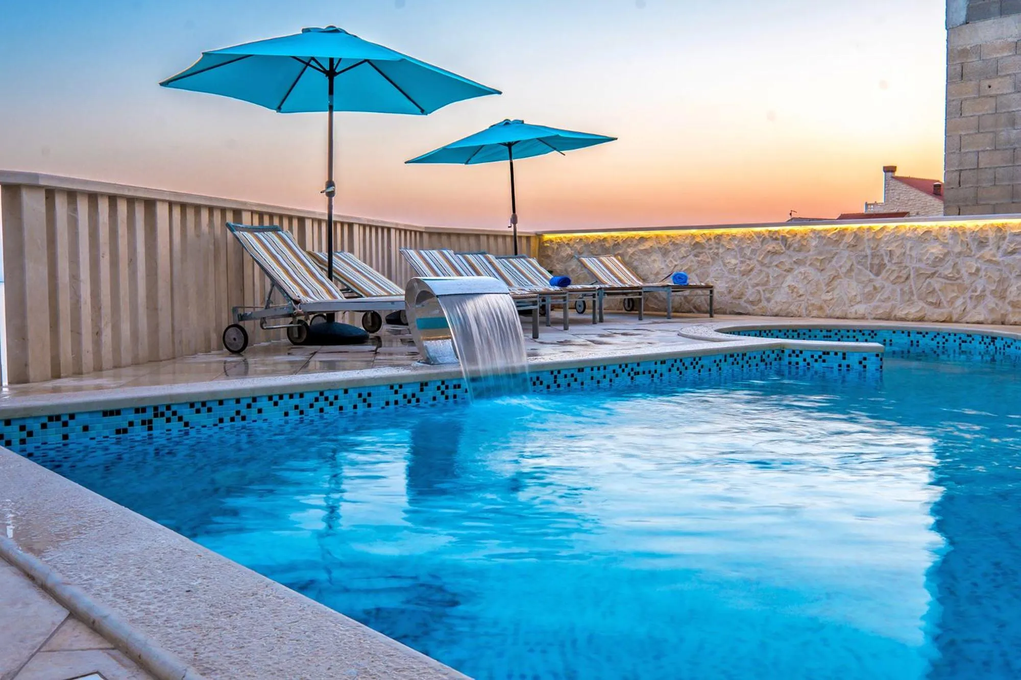 Swimming pool in Villa Sunset