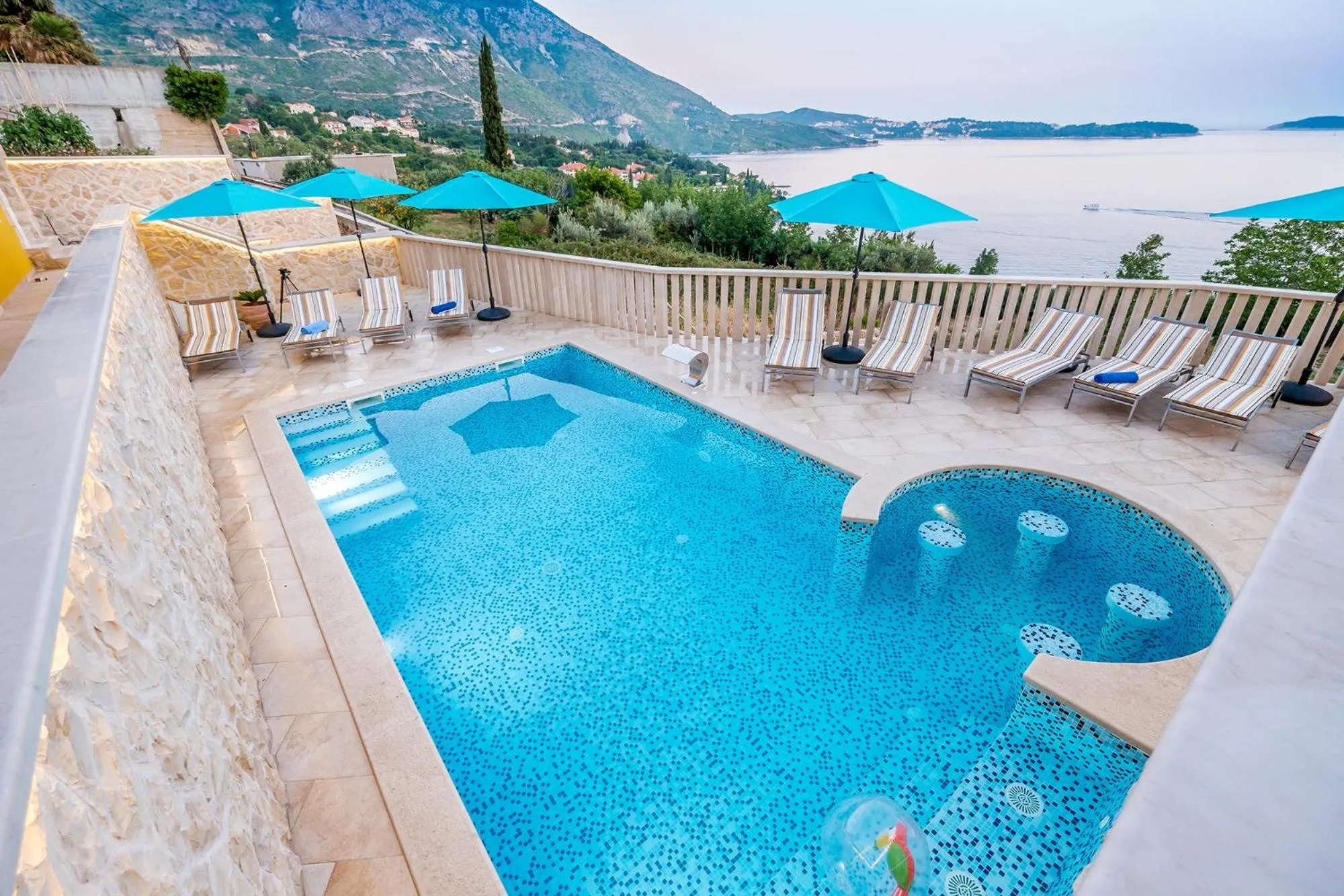 Swimming pool in Villa Sunset