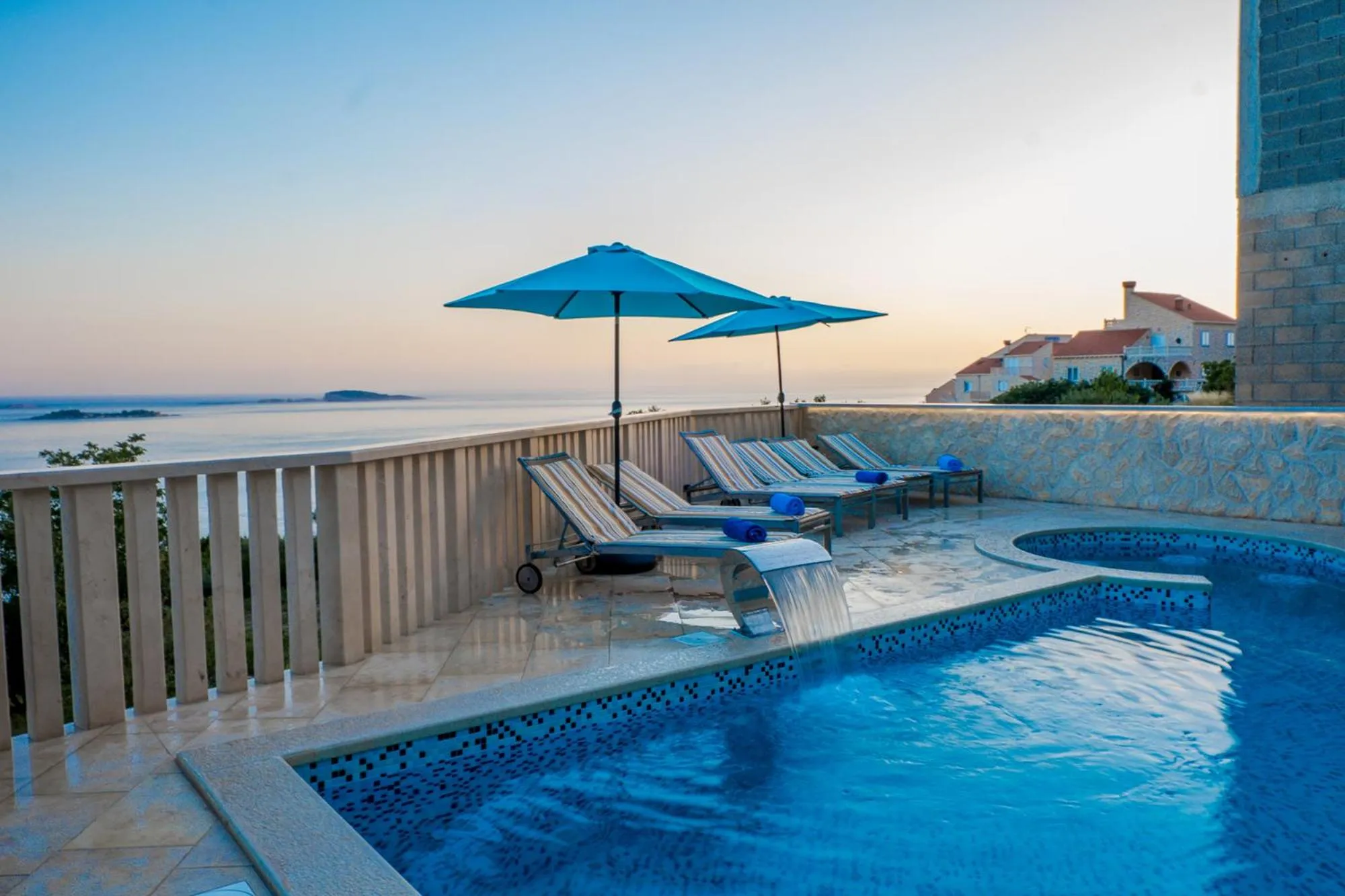 Swimming pool in Villa Sunset