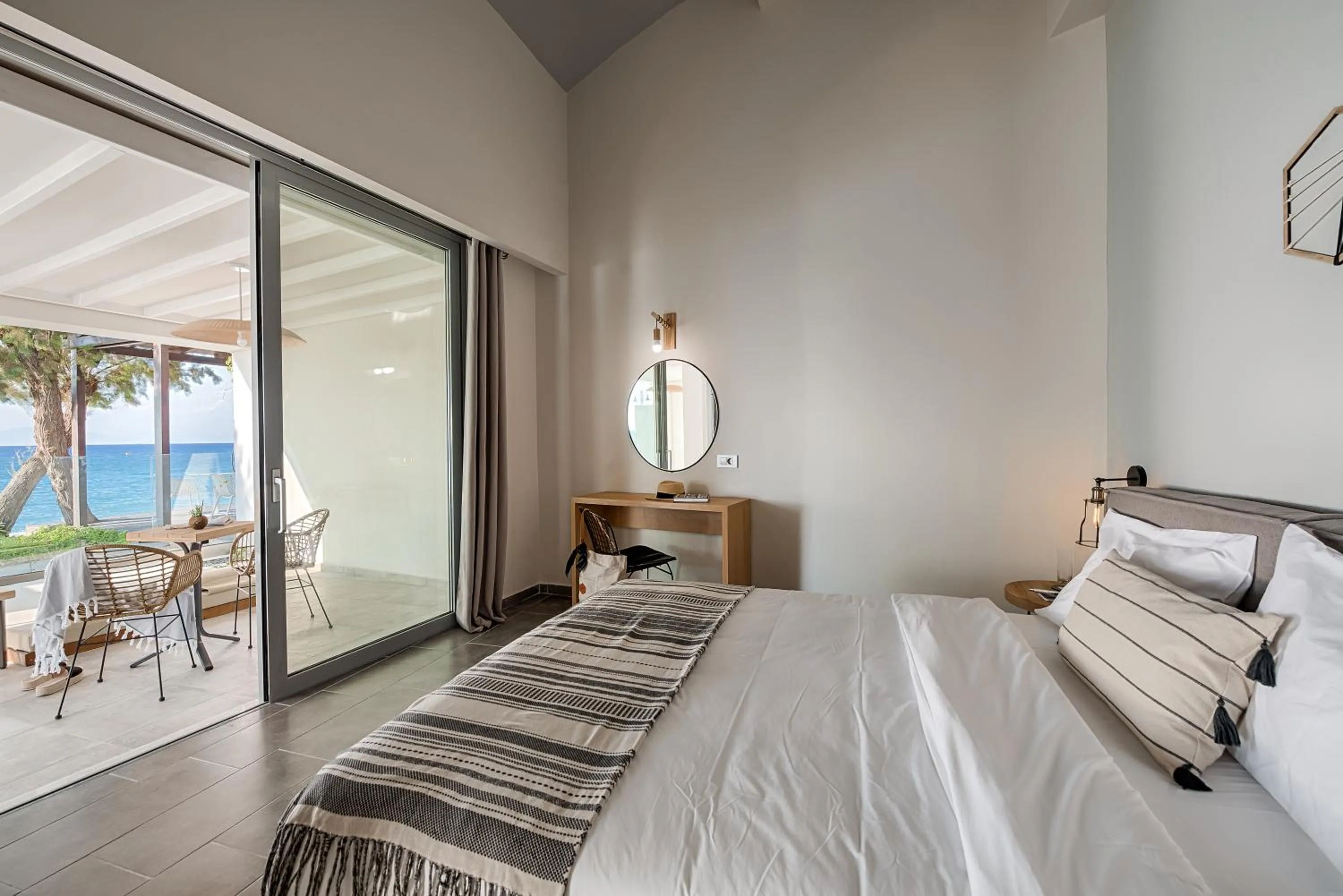 Bed in Villa Di Mare Seaside Suites