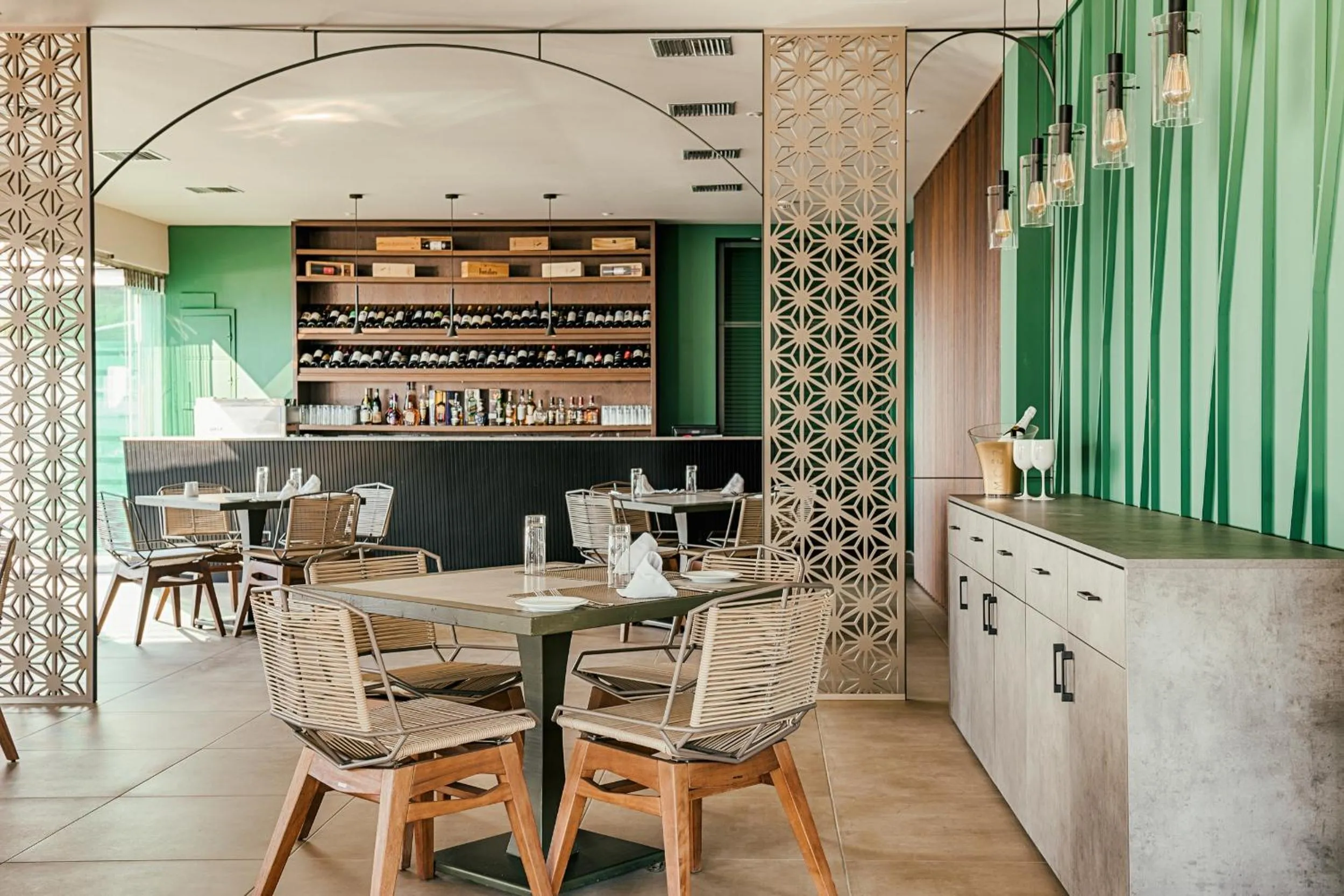 Restaurant/places to eat in Villa Di Mare Seaside Suites