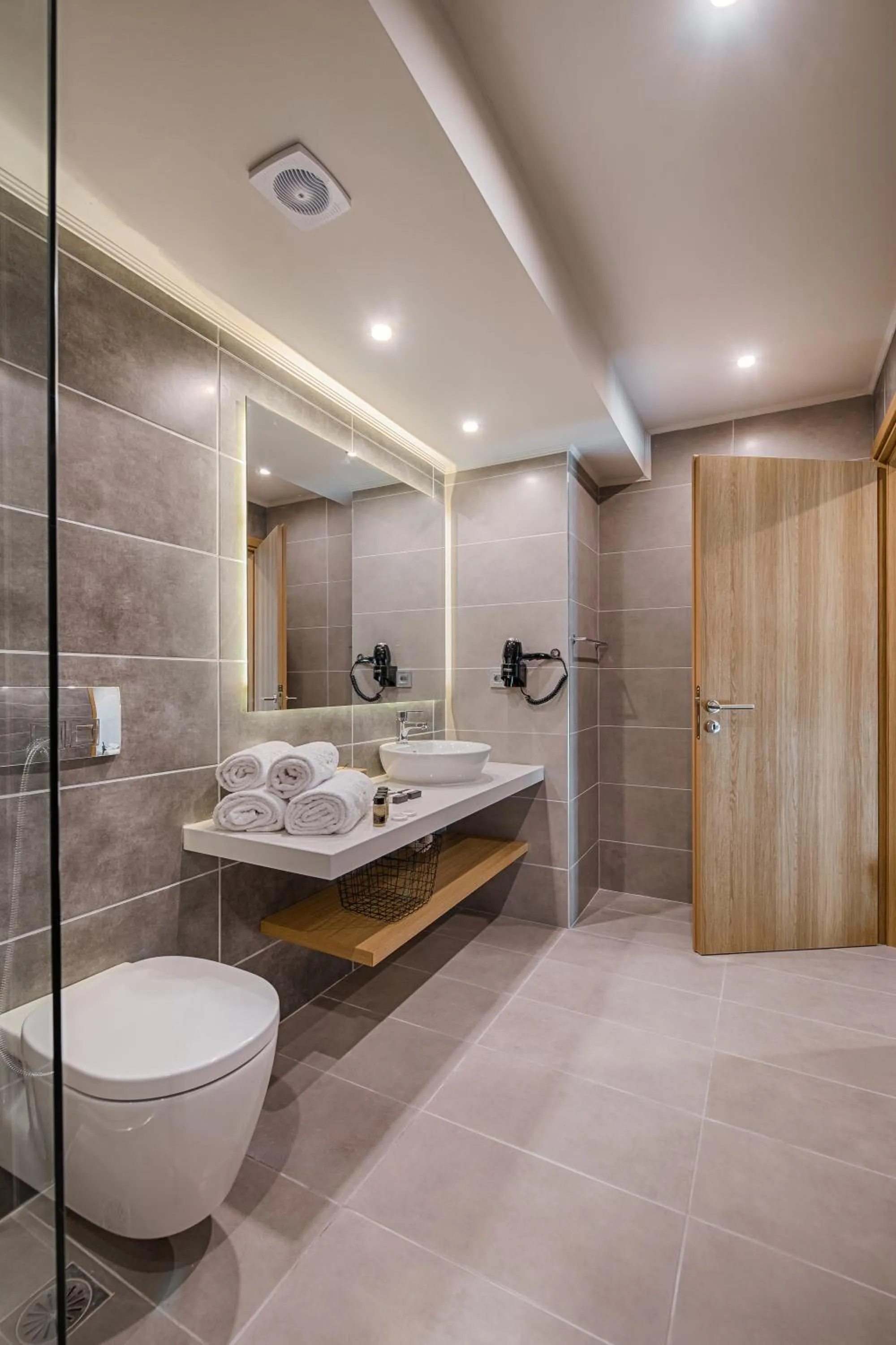 Shower in Villa Di Mare Seaside Suites