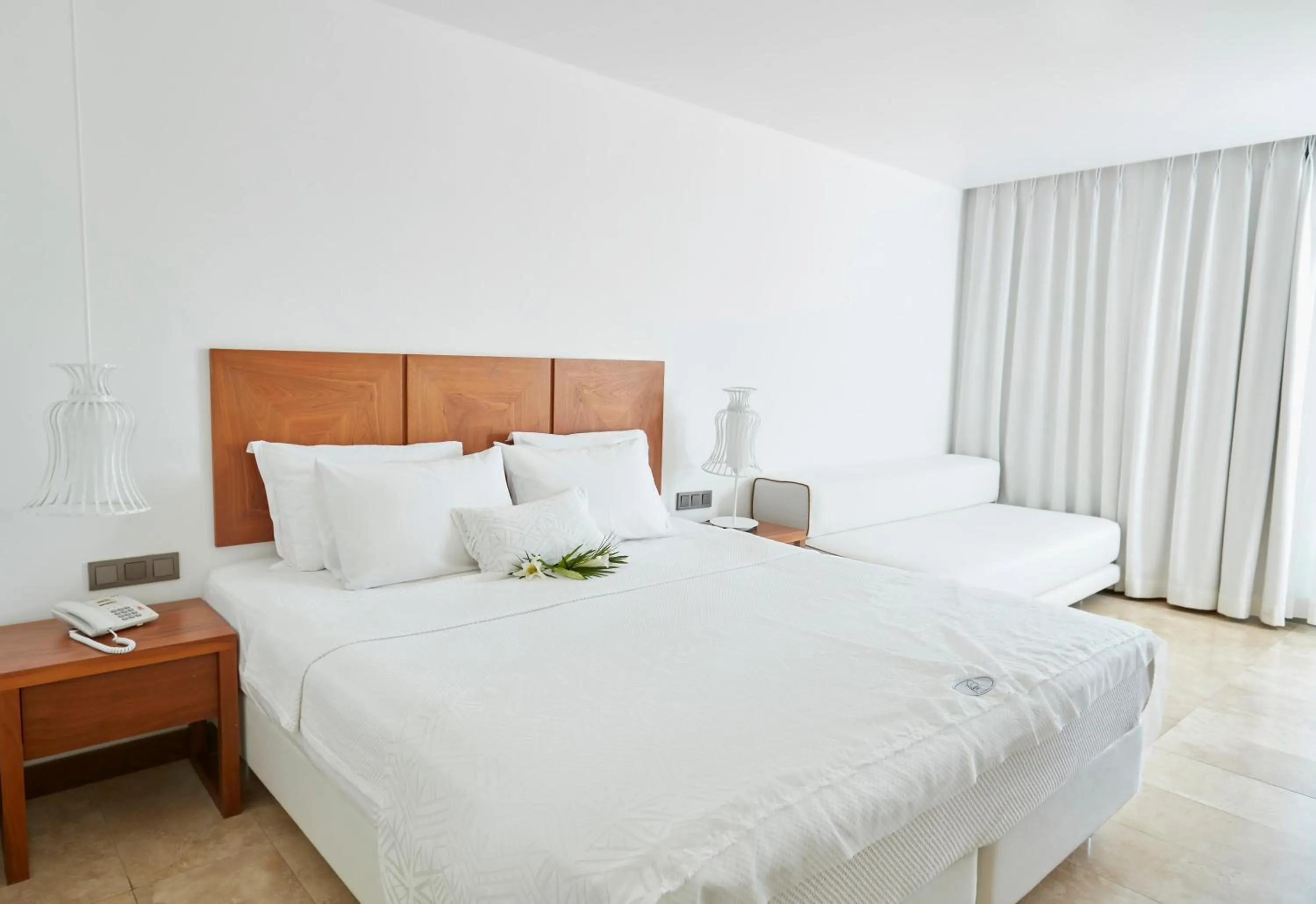 Photo of the whole room, Bed in Flow Datca Surf & Beach Hotel