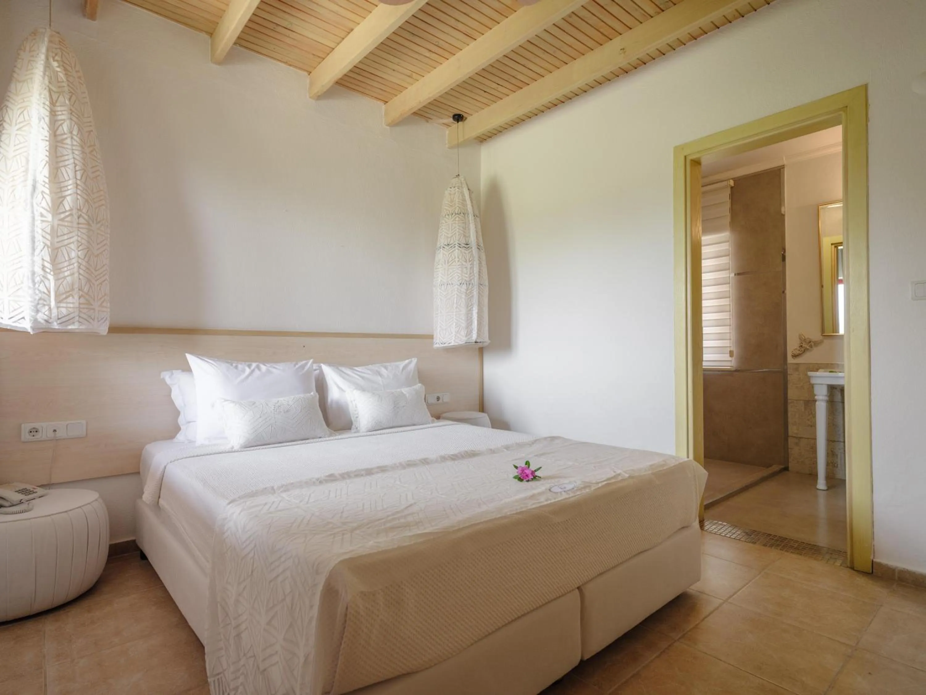 Photo of the whole room, Bed in Flow Datca Surf & Beach Hotel