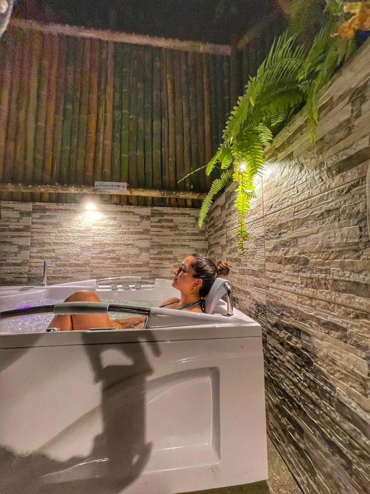 Hot Tub in Ecohotel Piedemonte