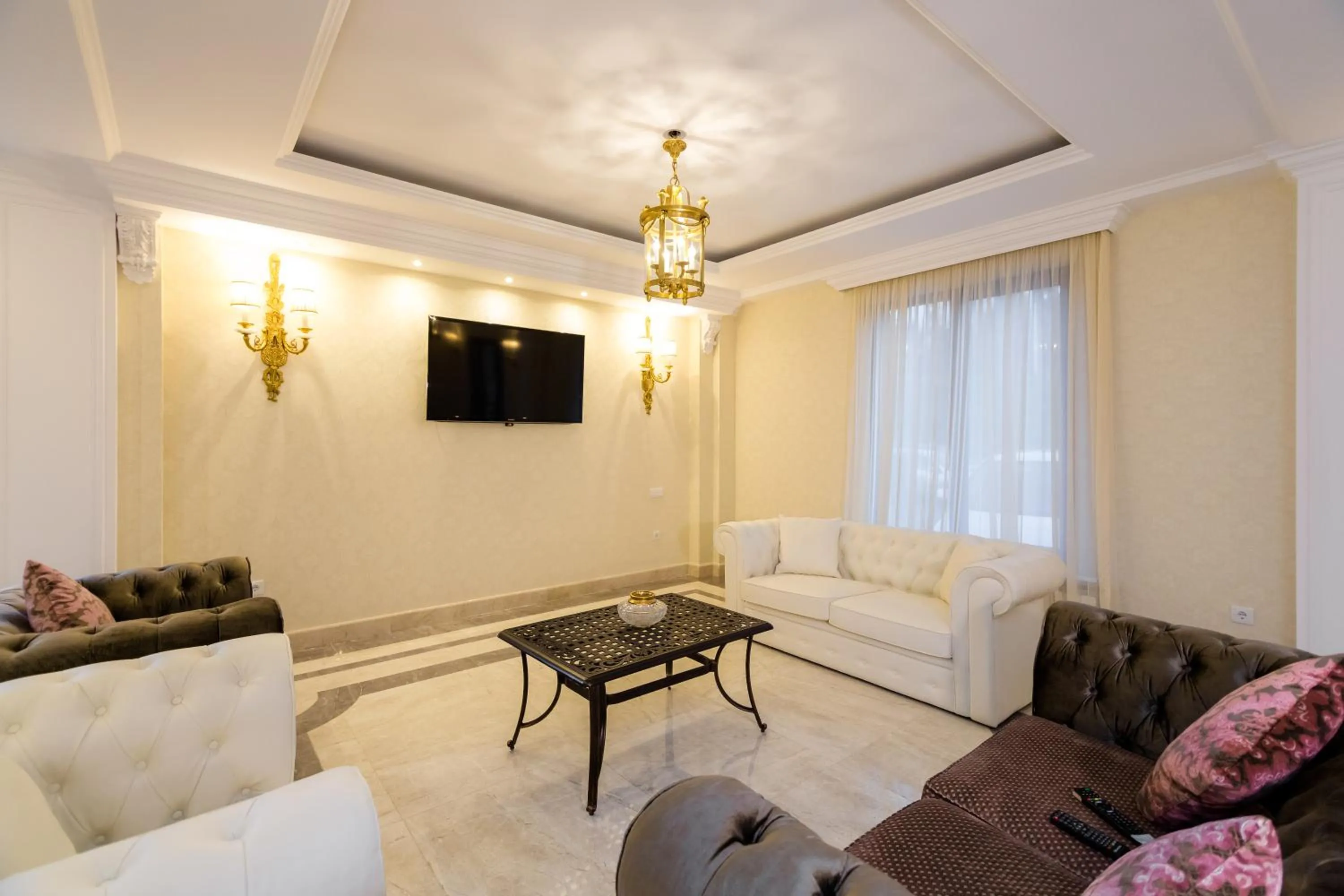 Communal lounge/ TV room in Orchid Boutique Hotel