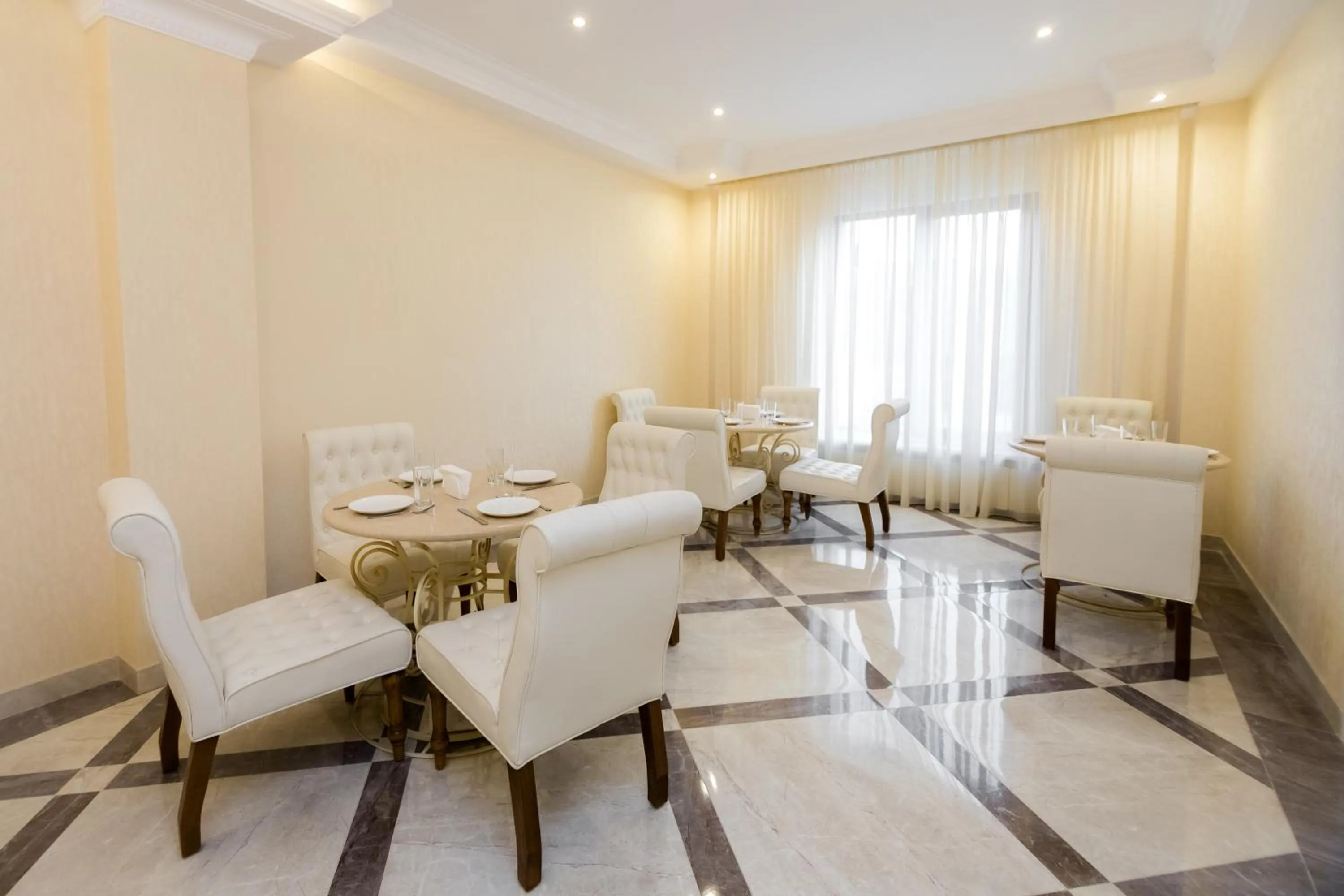 Restaurant/places to eat in Orchid Boutique Hotel