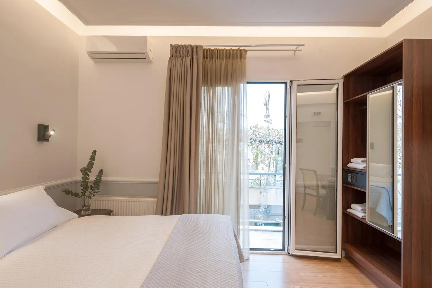 Photo of the whole room, Bed in Acropolis Ami Boutique Hotel