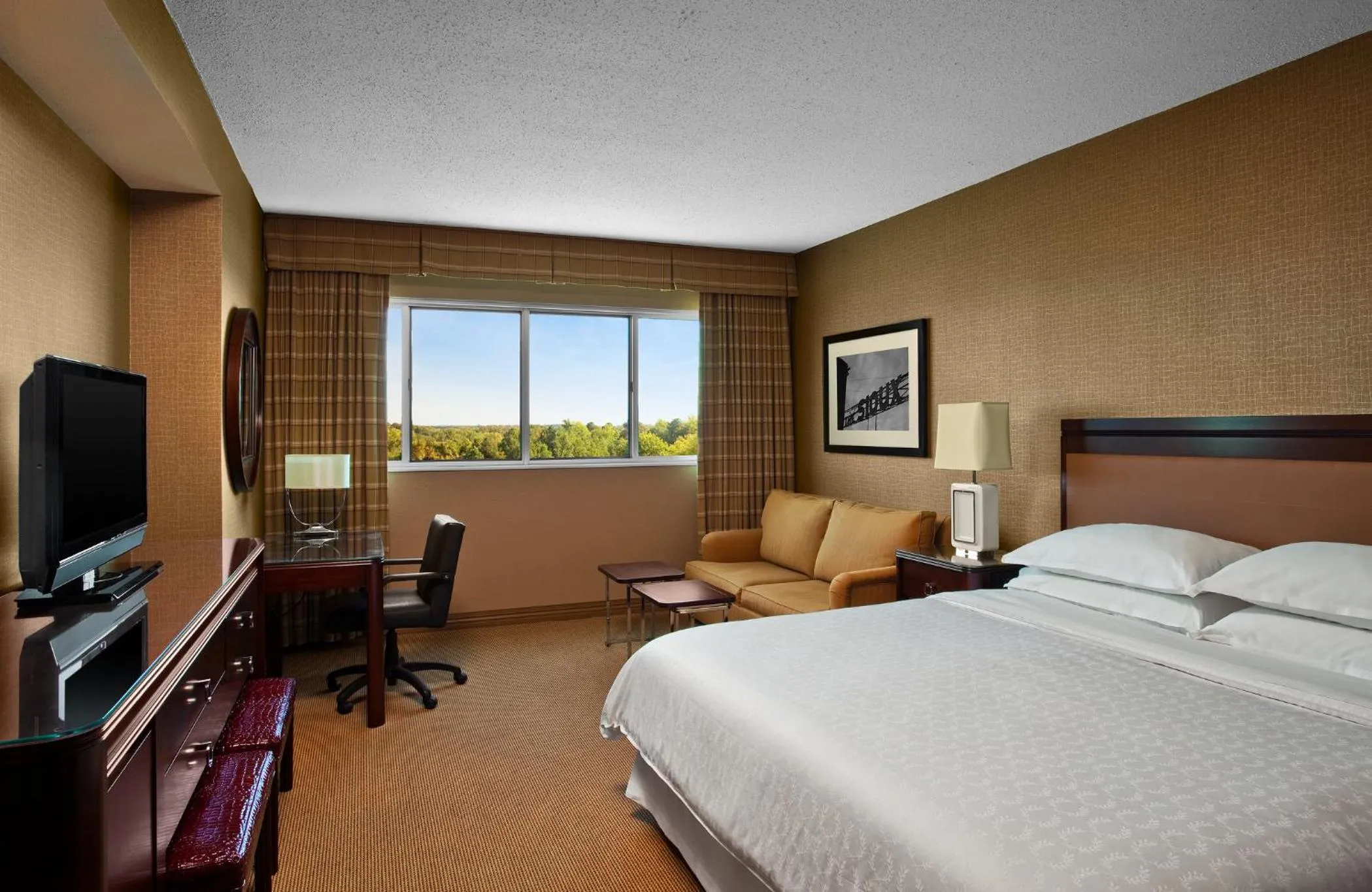 Bedroom, Bed in Sheraton Sioux Falls Hotel & Convention Center